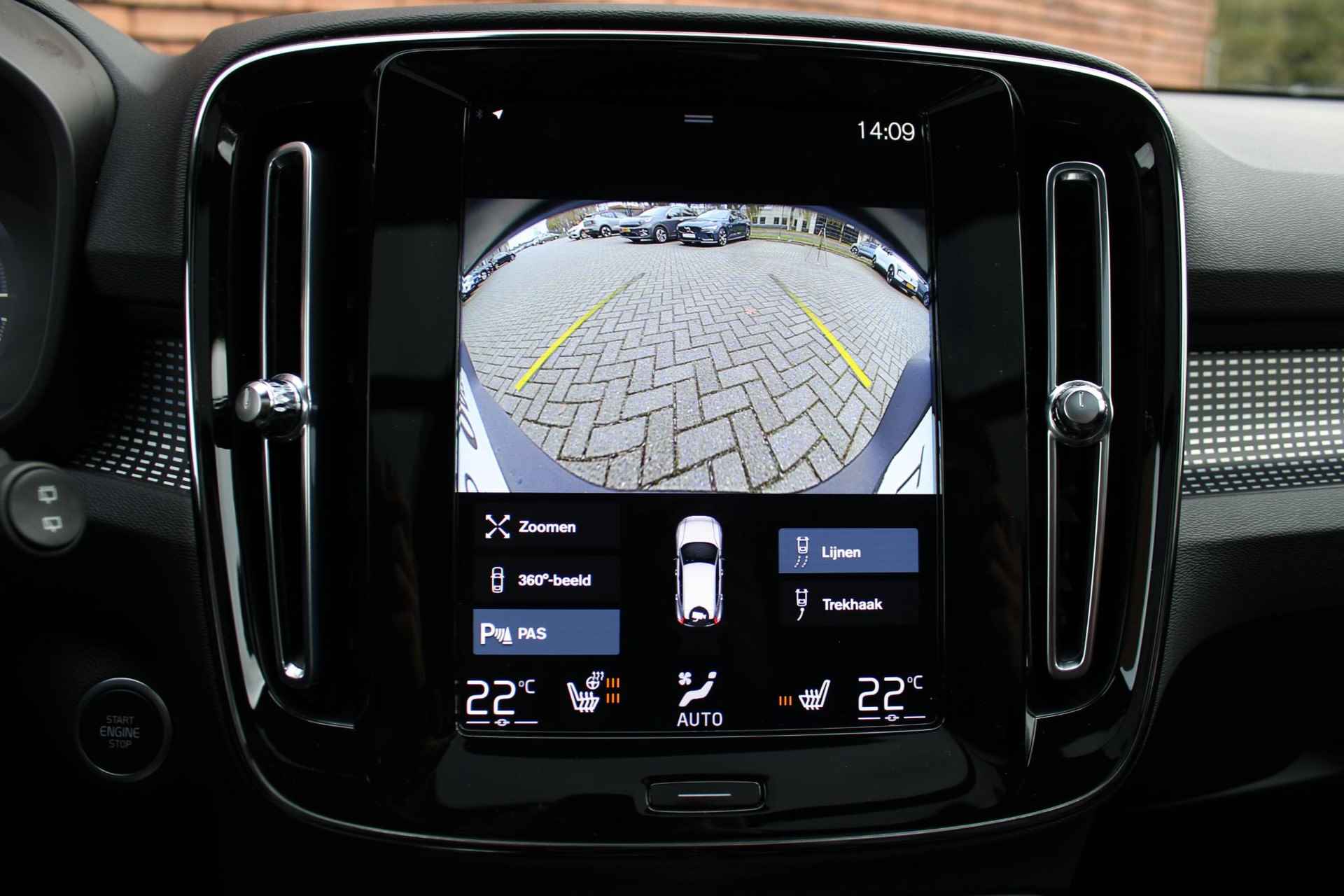 Volvo XC40 T5 AUT7 262PK Recharge R-Design, Glazen Panoramisch schuif-/kanteldak,  Semi-elektrische trekhaak, "Fish-Eye" 360 graden camera, Adaptieve Cruise Control, Pilot Assist, Stoelverwarming, Stuurwielverwarming, - 15/23