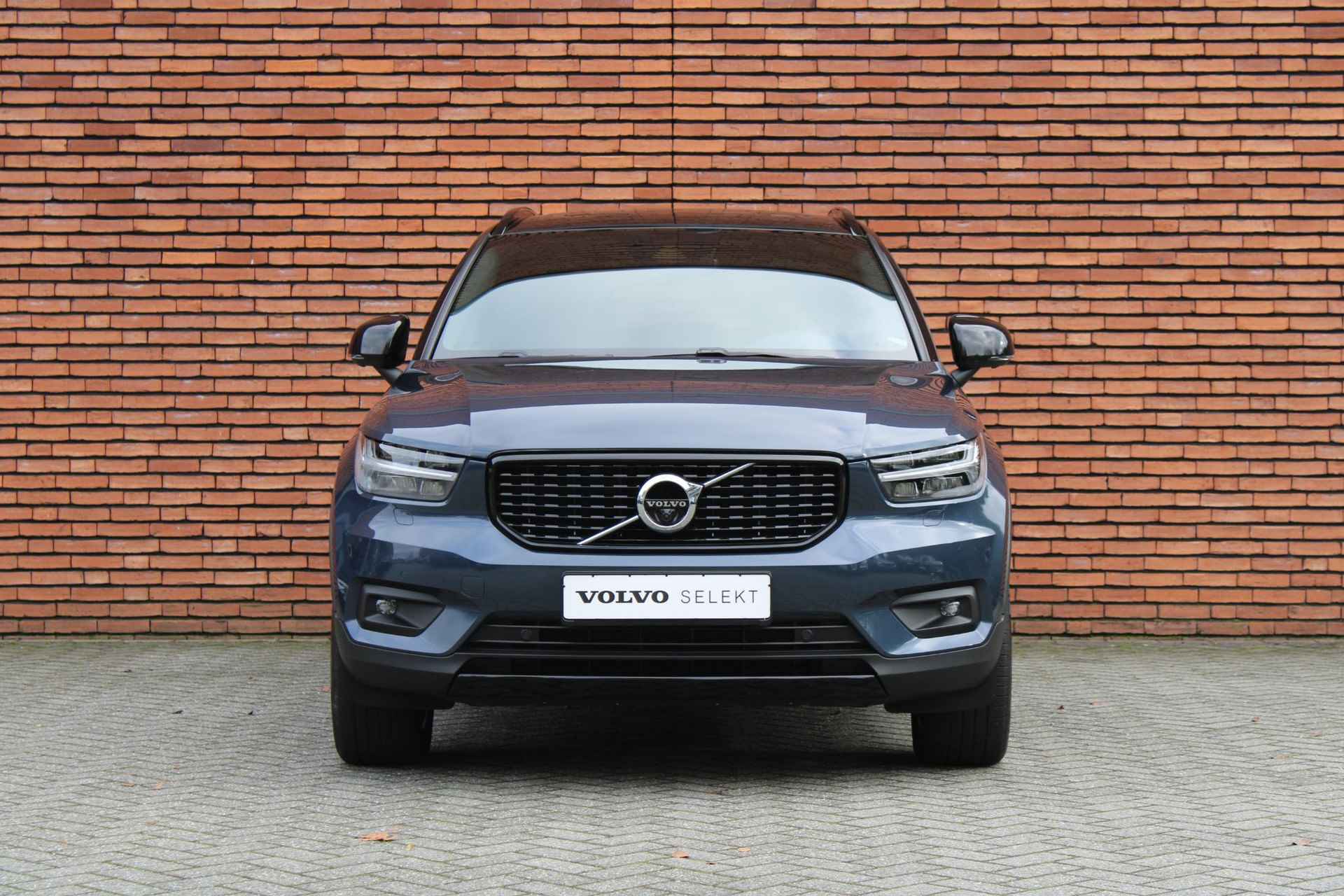 Volvo XC40 T5 AUT7 262PK Recharge R-Design, Glazen Panoramisch schuif-/kanteldak,  Semi-elektrische trekhaak, "Fish-Eye" 360 graden camera, Adaptieve Cruise Control, Pilot Assist, Stoelverwarming, Stuurwielverwarming, - 17/23