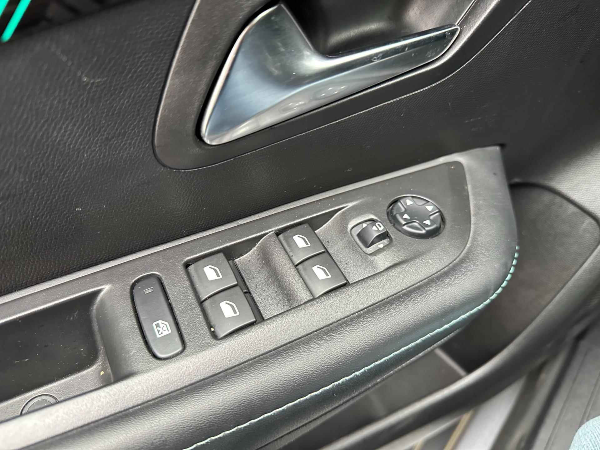 Peugeot 208 1.2 PureTech Allure Pack + Camera | Navigatie | Apple | LED | Cruise | 12 Maanden BOVAG - 20/28