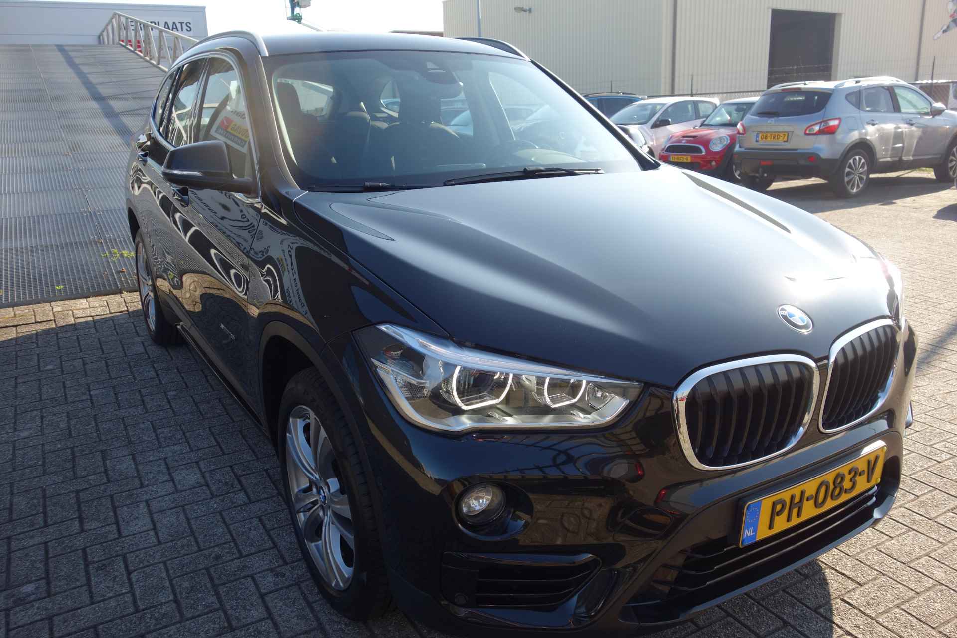 BMW X1 sDrive18i Executive AUTOMAAT/NAVIGATIE/CLIMATRONIC-AIRCO/L.M. VELGEN 18 INCH/PARKEER CAMERA & SENSOREN VOOR &ACHTER/BLEUTOOTH/CR - 10/28