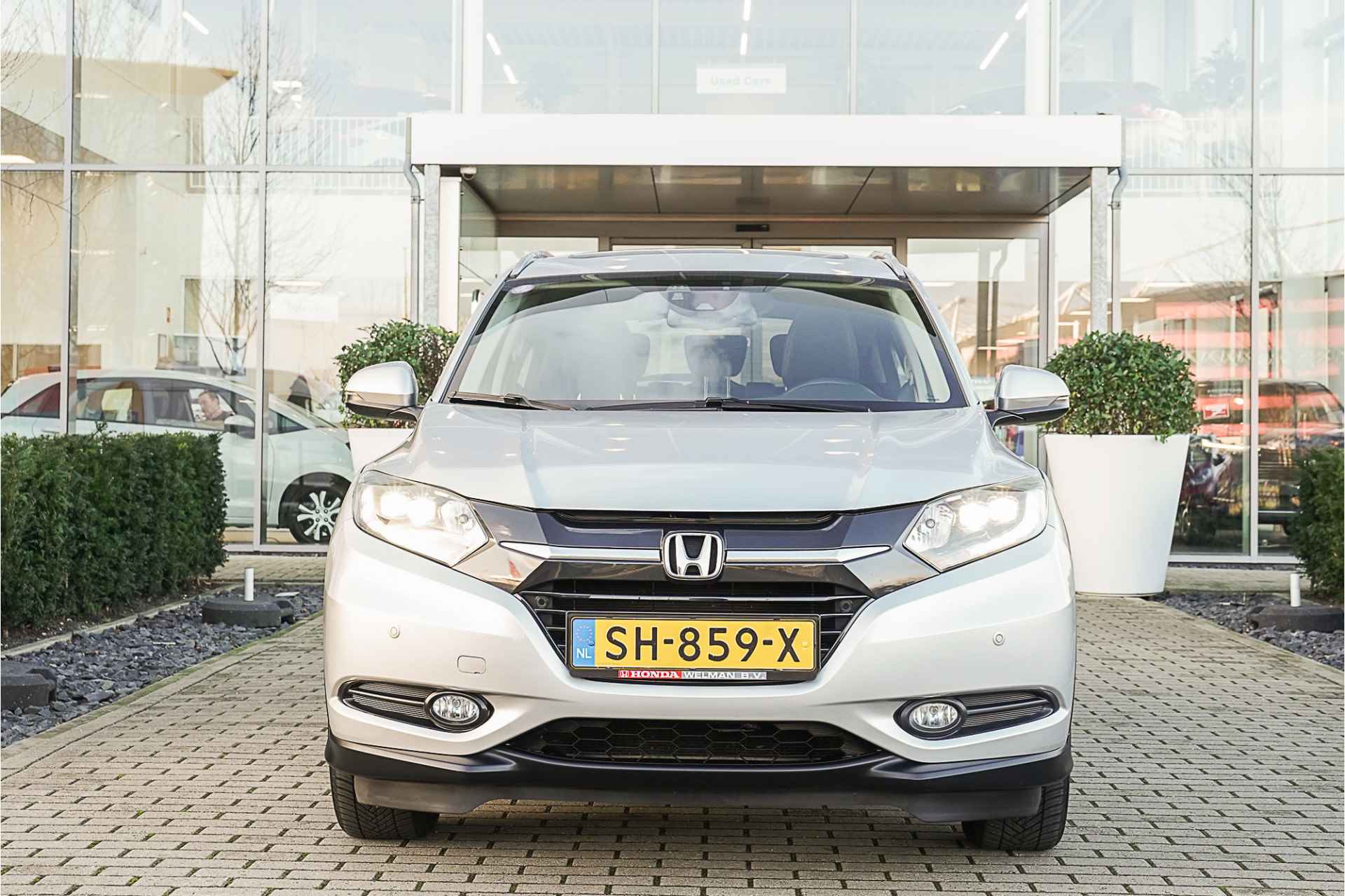 Honda HR-V 1.5i V-TEC EXECUTIVE - PANORAMADAK - TREKHAAK - NAVIGATIE - ALL WEATHERS - 52/54