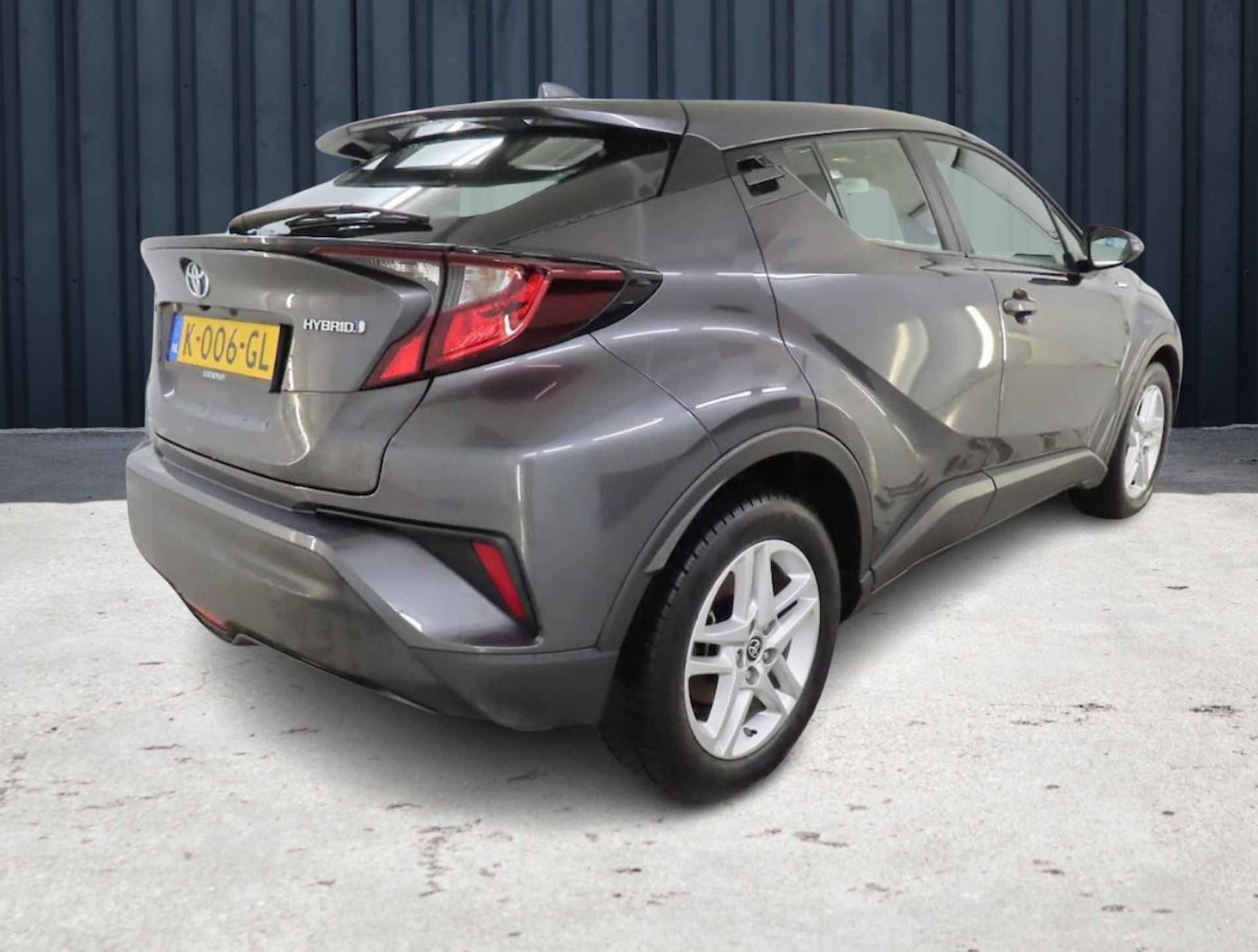 Toyota C-HR 1.8 Hybrid Active 1e-Eig. Keurig-Onderh. BOVAG-Garantie. NL-Auto. Navigatie/Apple-Carplay/Android-Auto, Adaptive-Cruisecontrol, Keyless-Start, Achteruitrijcamera, DAB, Lm-Velgen-17Inch, Privacy-Glas - 3/15