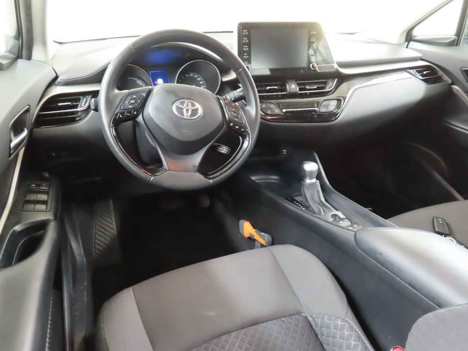 Toyota C-HR 1.8 Hybrid Active 1e-Eig. Keurig-Onderh. BOVAG-Garantie. NL-Auto. Navigatie/Apple-Carplay/Android-Auto, Adaptive-Cruisecontrol, Keyless-Start, Achteruitrijcamera, DAB, Lm-Velgen-17Inch, Privacy-Glas - 5/15