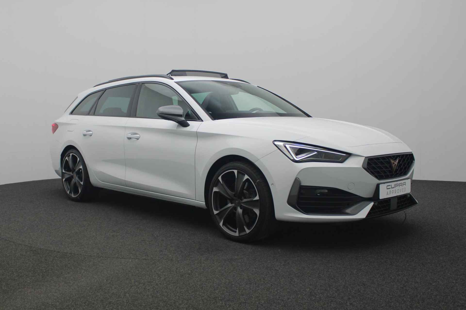 CUPRA Leon Sportstourer 1.4 245PK DSG e-Hybrid VZ Performance | Pano | Matrix LED | Adaptief onderstel | Geheugenstoel | Camera | Navi | Stuur-/stoelverwarming | Sportonderstel | ACC | Keyless - 33/42