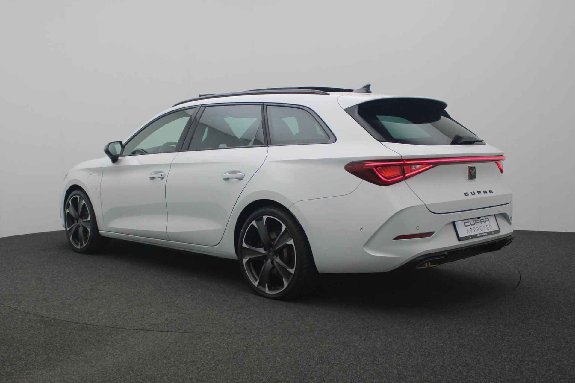 CUPRA Leon Sportstourer 1.4 245PK DSG e-Hybrid VZ Performance | Pano | Matrix LED | Adaptief onderstel | Geheugenstoel | Camera | Navi | Stuur-/stoelverwarming | Sportonderstel | ACC | Keyless - 34/42