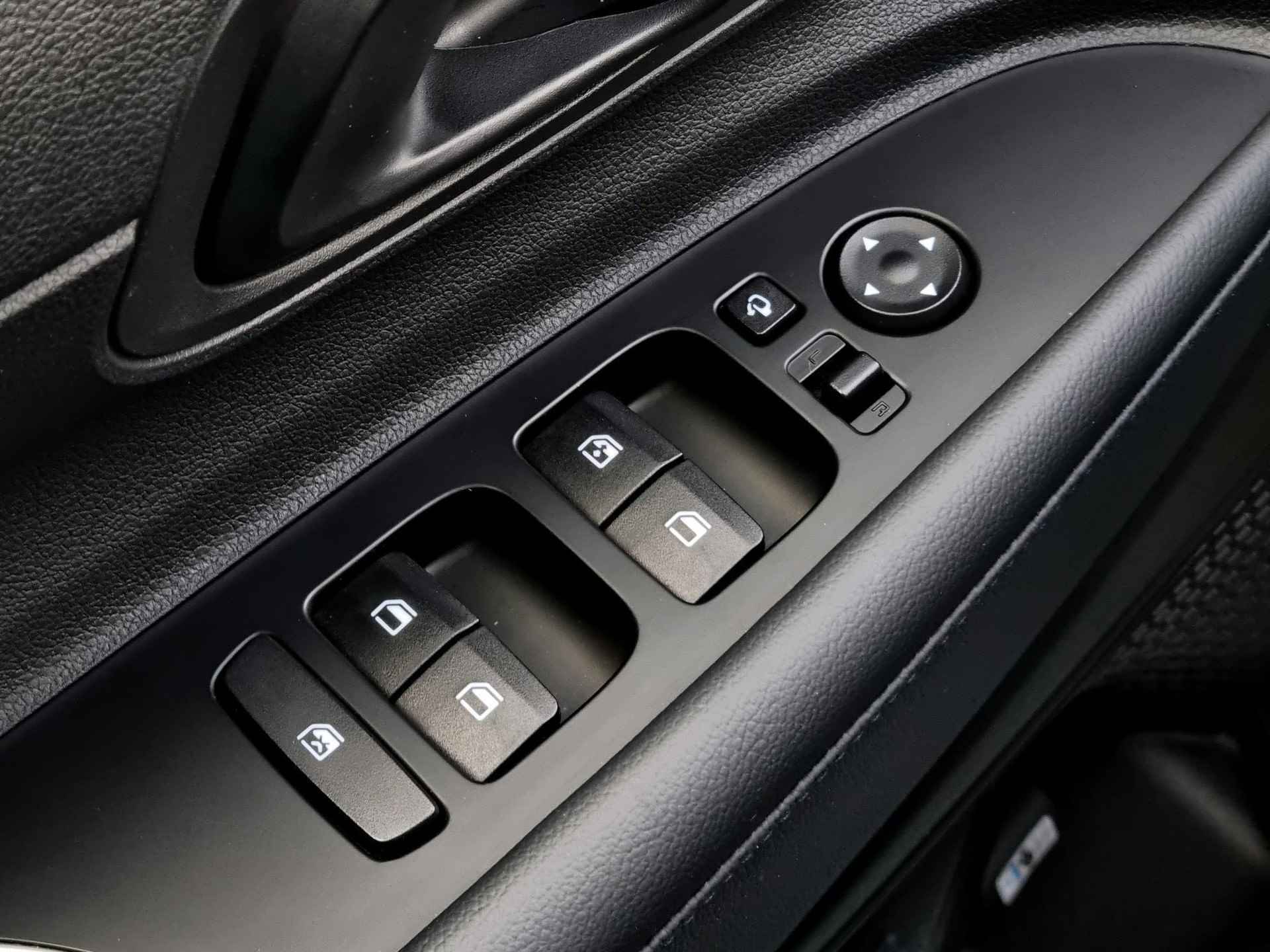 Hyundai Bayon 1.0 T-GDI Comfort / Private Lease Vanaf €429,- / Navigatie via Android Auto/Apple Carplay - 28/37