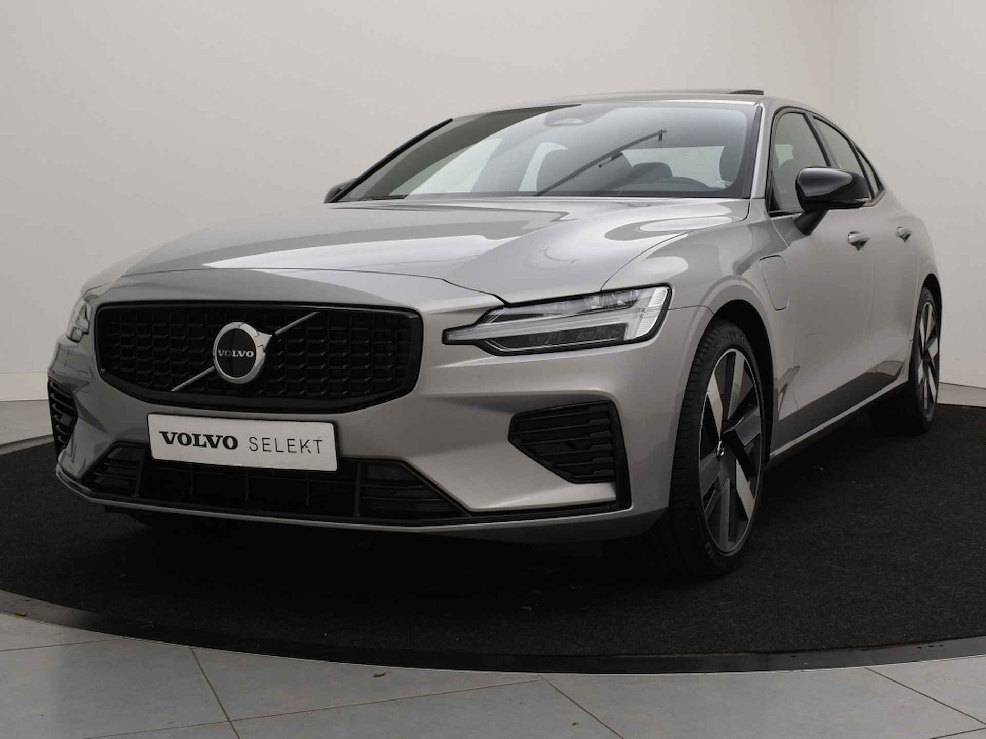 Volvo S60 T6 PLUG-IN HYBRID LONG RANGE PLUS DARK SCHUIFDAK 19INCH HARMAN K - 2/39