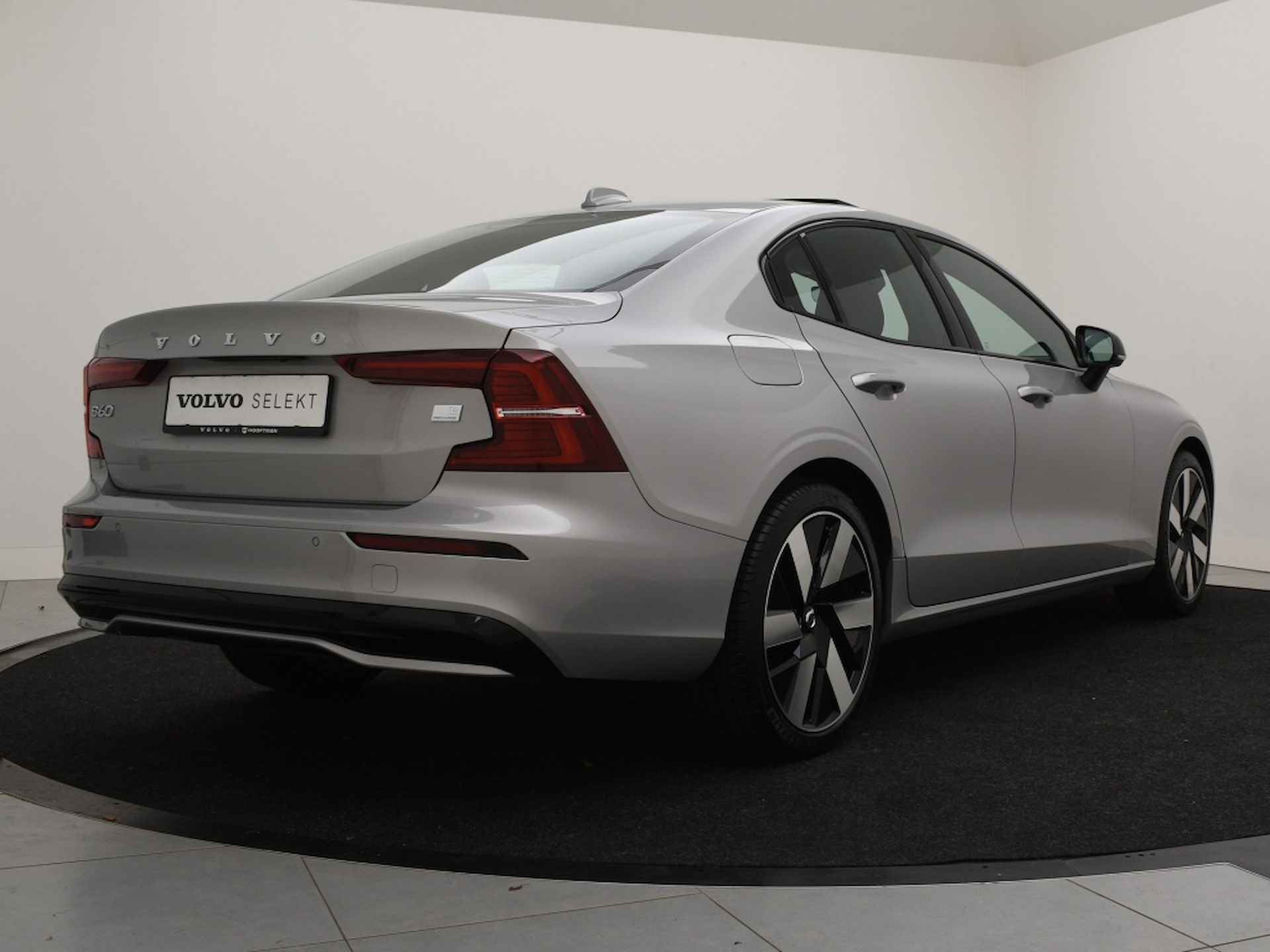 Volvo S60 T6 PLUG-IN HYBRID LONG RANGE PLUS DARK SCHUIFDAK 19INCH HARMAN K - 3/39