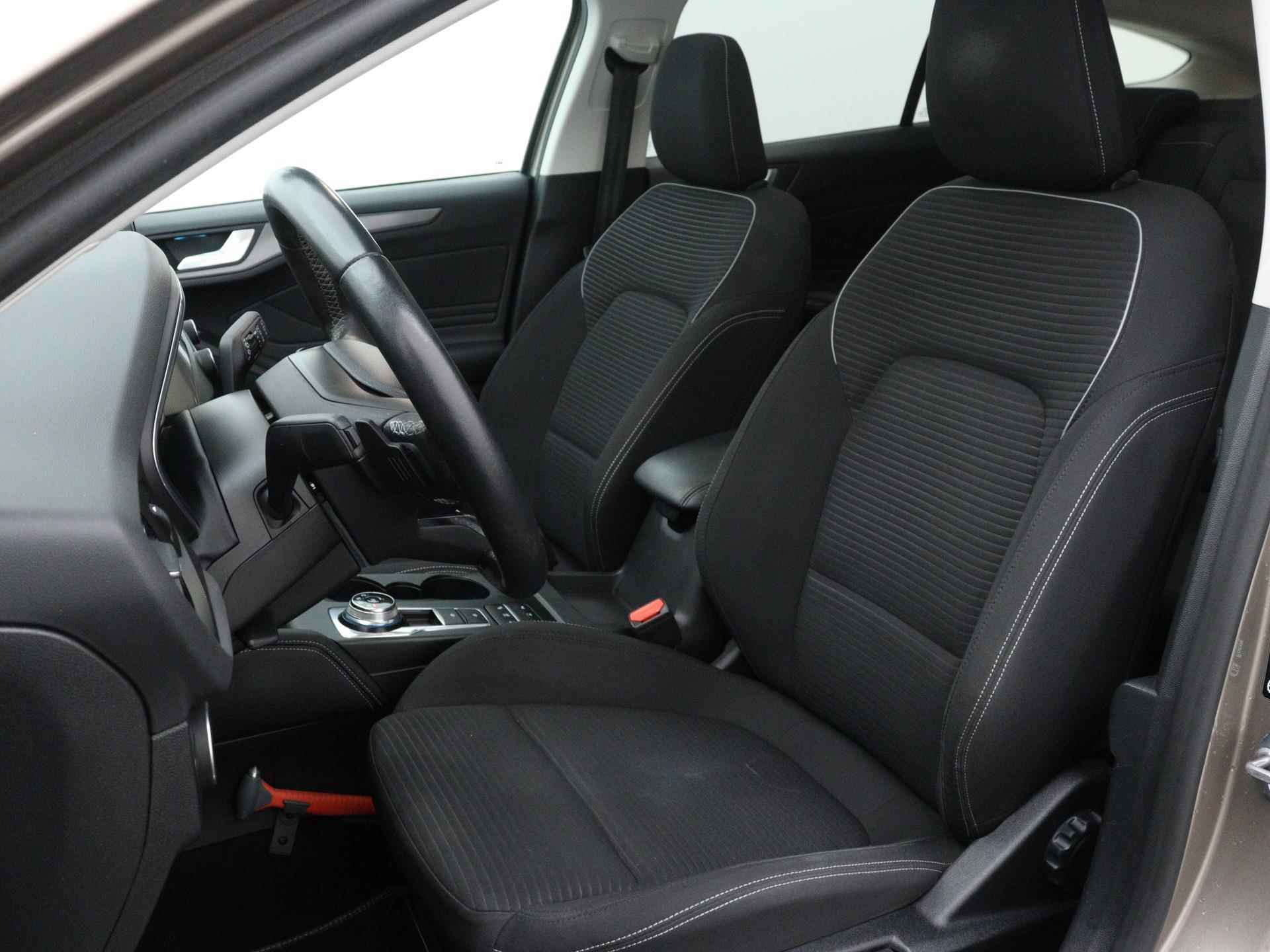 Ford Focus Wagon 1.0 EcoBoost Titanium Business | 125PK | Automaat | Panoramadak | Full LED koplampen | Navigatie| Verwarmbare stoelen | - 4/22