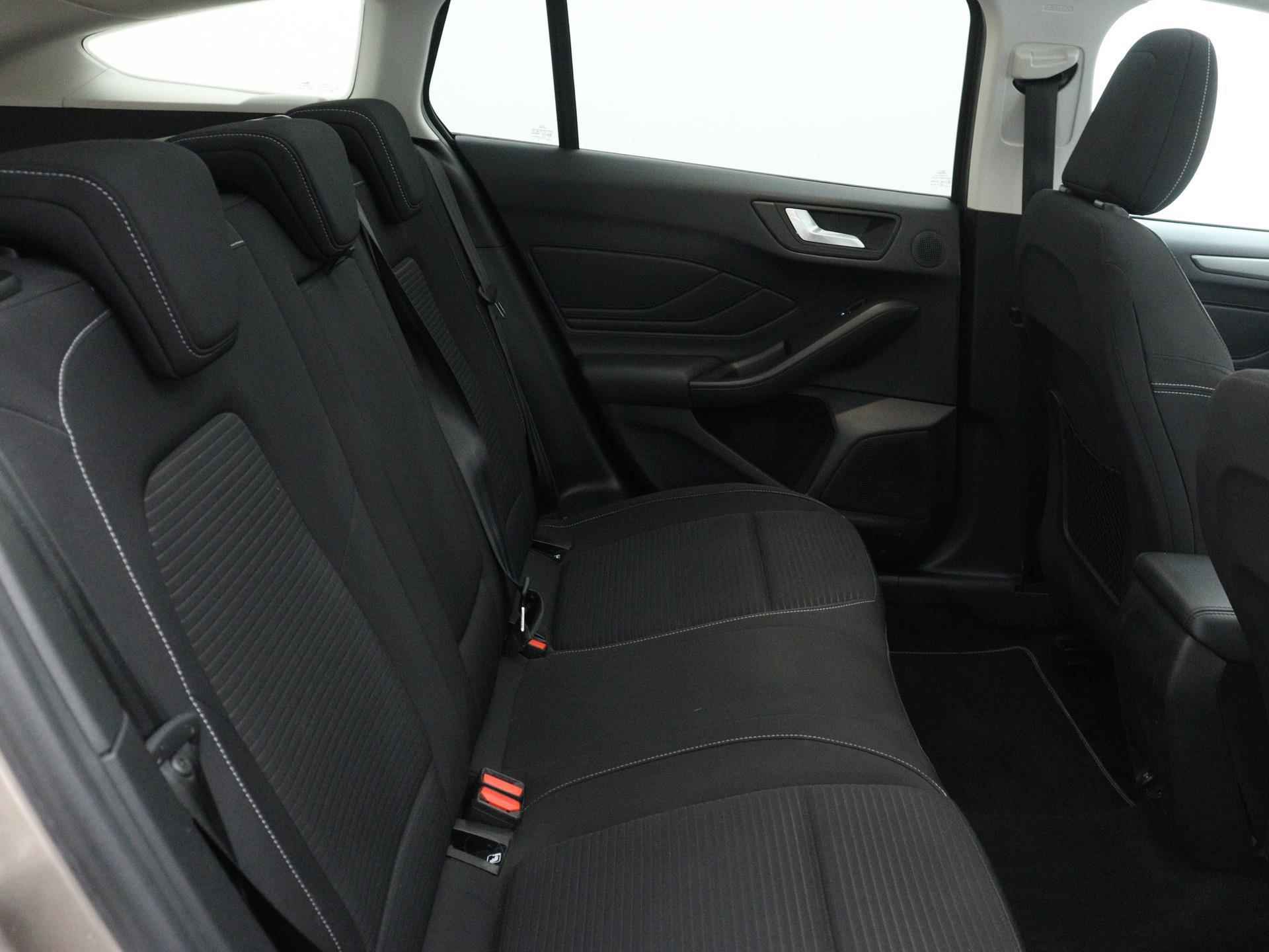 Ford Focus Wagon 1.0 EcoBoost Titanium Business | 125PK | Automaat | Panoramadak | Full LED koplampen | Navigatie| Verwarmbare stoelen | - 6/22