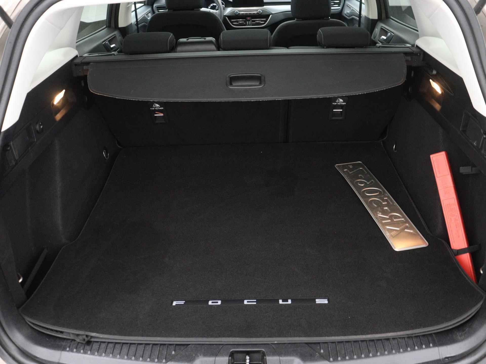 Ford Focus Wagon 1.0 EcoBoost Titanium Business | 125PK | Automaat | Panoramadak | Full LED koplampen | Navigatie| Verwarmbare stoelen | - 17/22