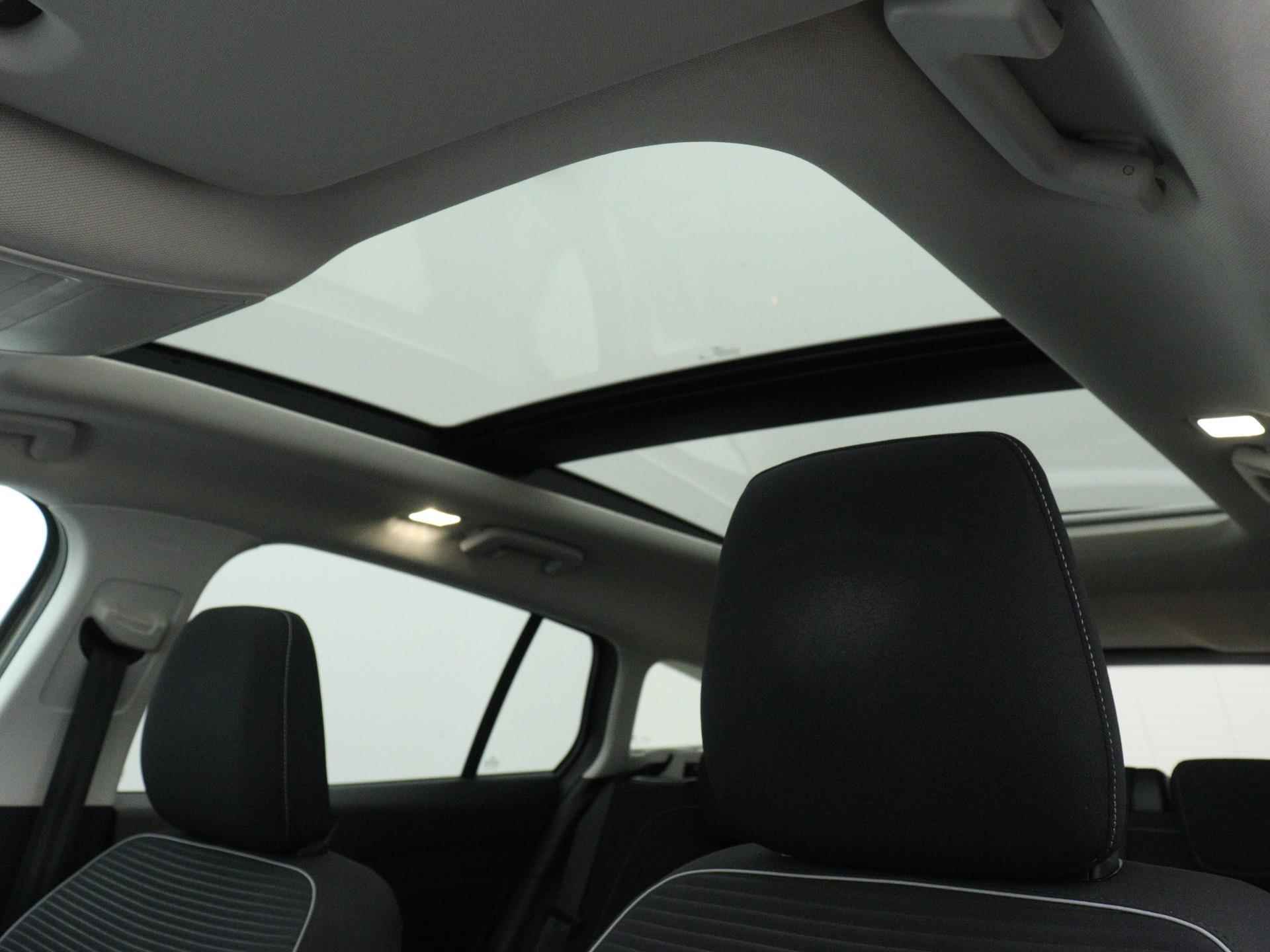 Ford Focus Wagon 1.0 EcoBoost Titanium Business | 125PK | Automaat | Panoramadak | Full LED koplampen | Navigatie| Verwarmbare stoelen | - 21/22