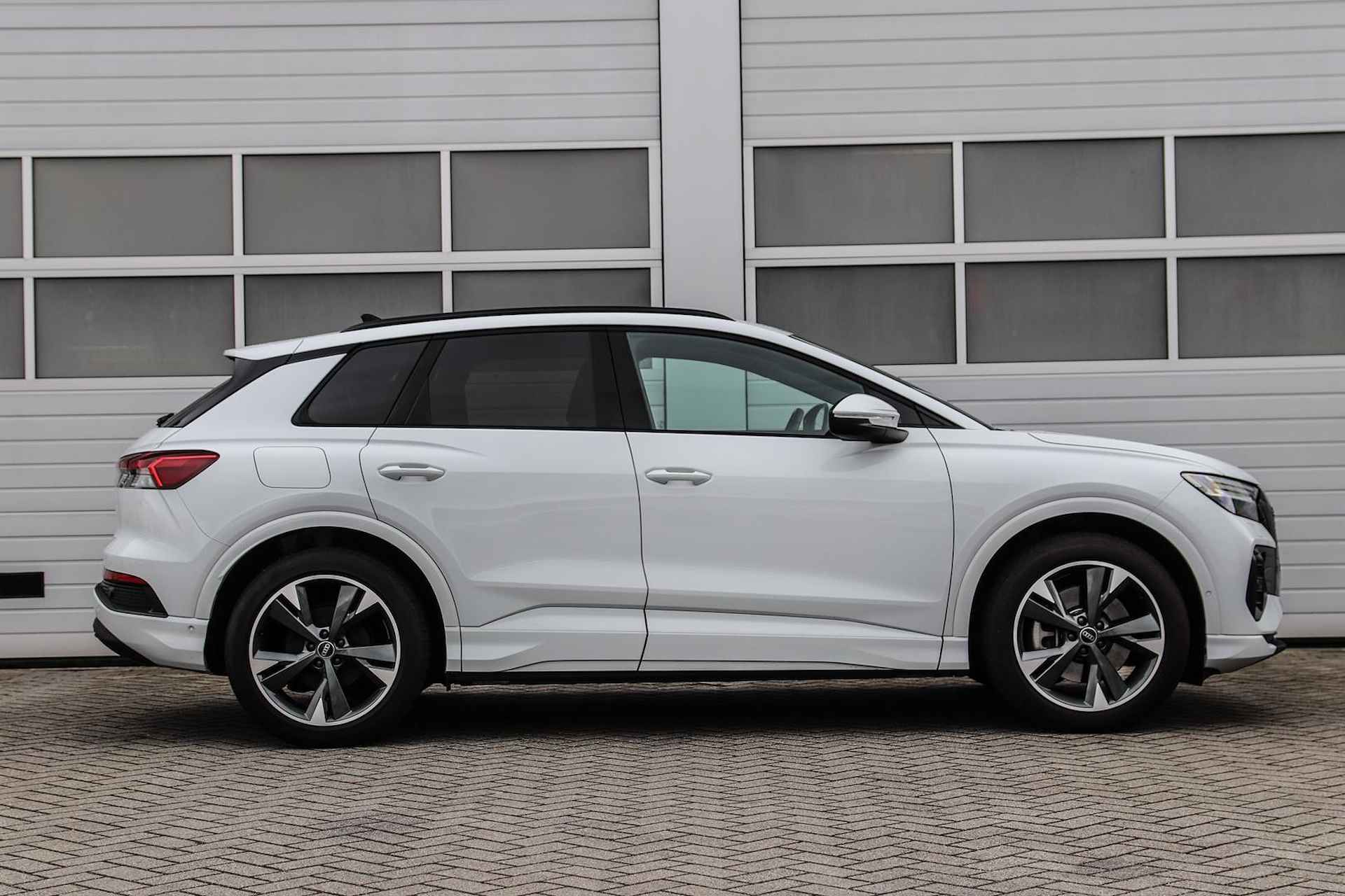 Audi Q4 e-tron 40 204pk Advanced Edition 77 kWh | Achteruitrijcamera | Zwart Optiek - 3/38