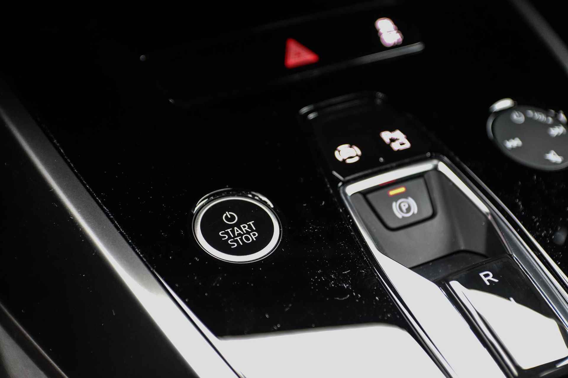 Audi Q4 e-tron 40 204pk Advanced Edition 77 kWh | Achteruitrijcamera | Zwart Optiek - 22/38