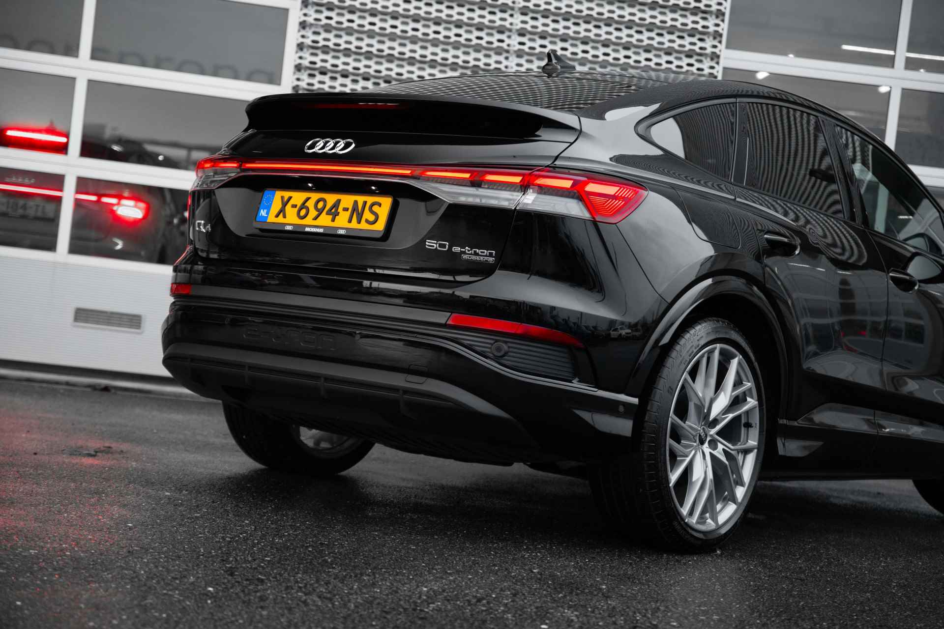 Audi Q4 Sportback e-tron 50 300pk quattro Launch edition S Competition | Head-Up | Keyless | SONOS | Stoelen Elektrisch | Leder | Dodehoek Detectie | - 22/66