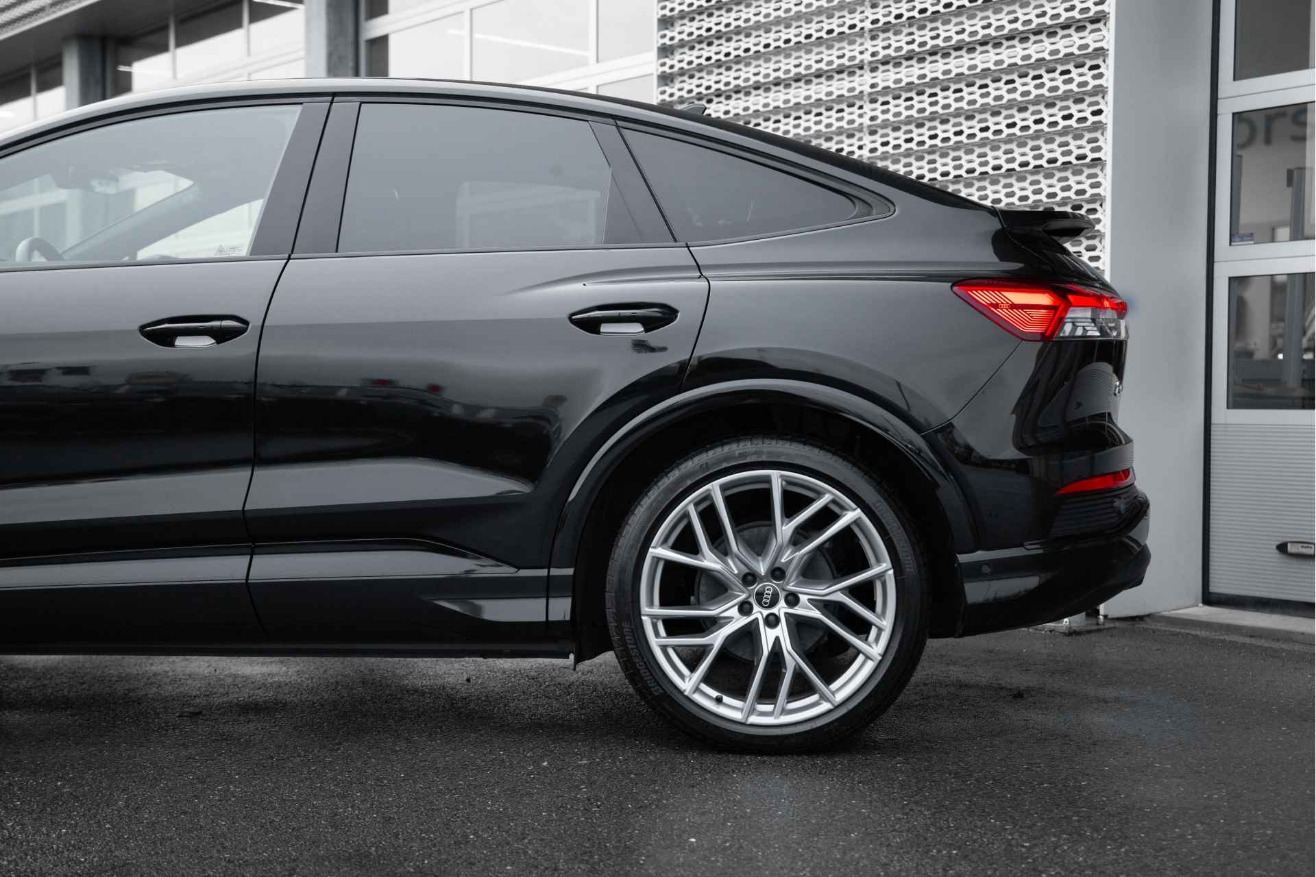 Audi Q4 Sportback e-tron 50 300pk quattro Launch edition S Competition | Head-Up | Keyless | SONOS | Stoelen Elektrisch | Leder | Dodehoek Detectie | - 23/66