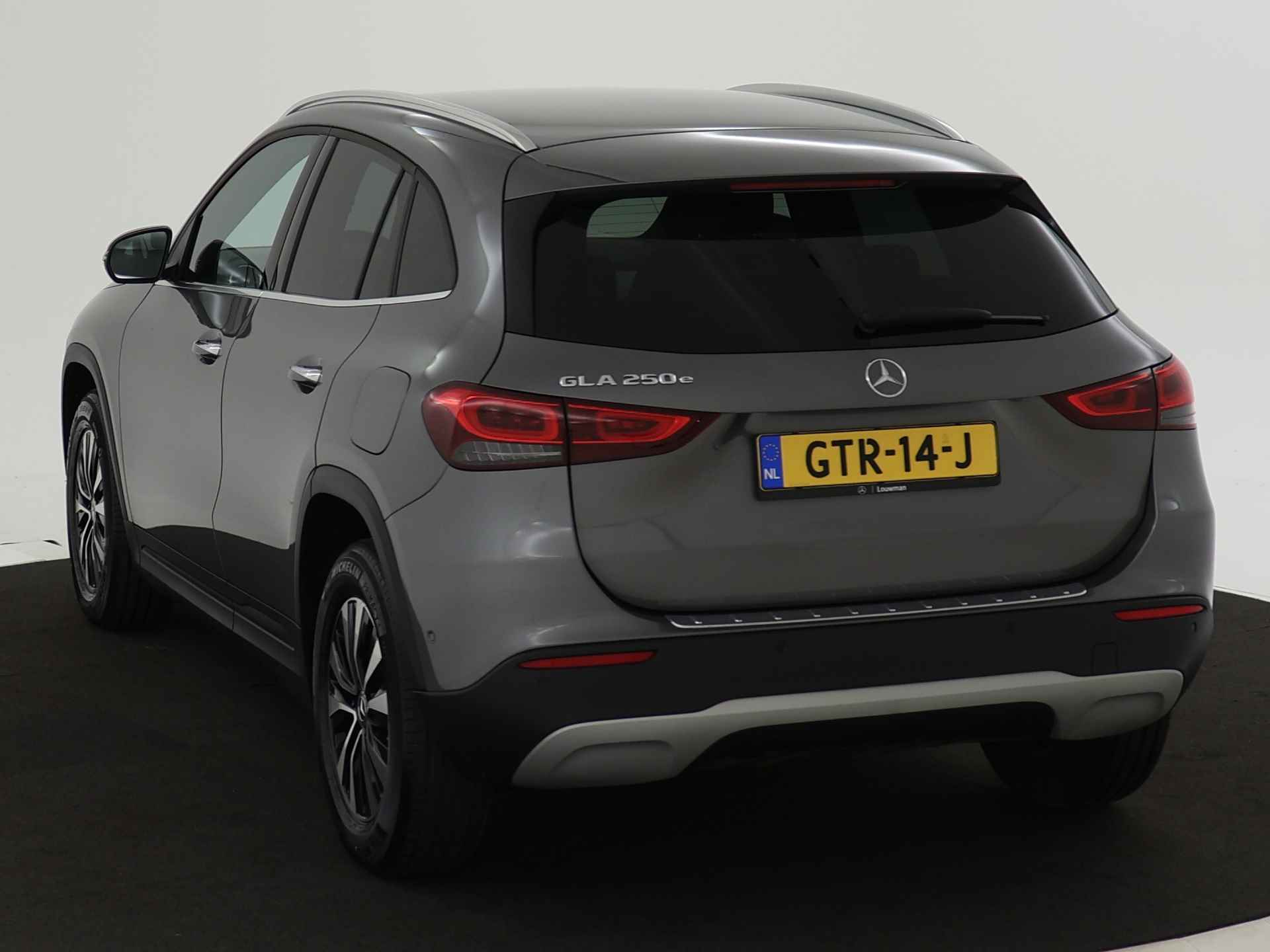 Mercedes-Benz GLA 250 e Plug-In Hybride | Led koplampen | Apple CarPlay | Sound system | Keyless go | Dodehoekassistent | | Inclusief 24 maanden MB Certified garantie voor Europa. - 17/45