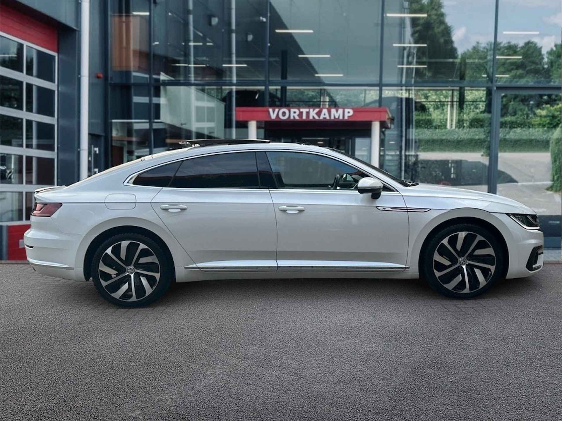 VOLKSWAGEN Arteon 1.5 TSI DSG R-LINE PANO-DAK/TREKHAAK/NAVI/CARPLAY/PDC/STOELVERW - 4/28