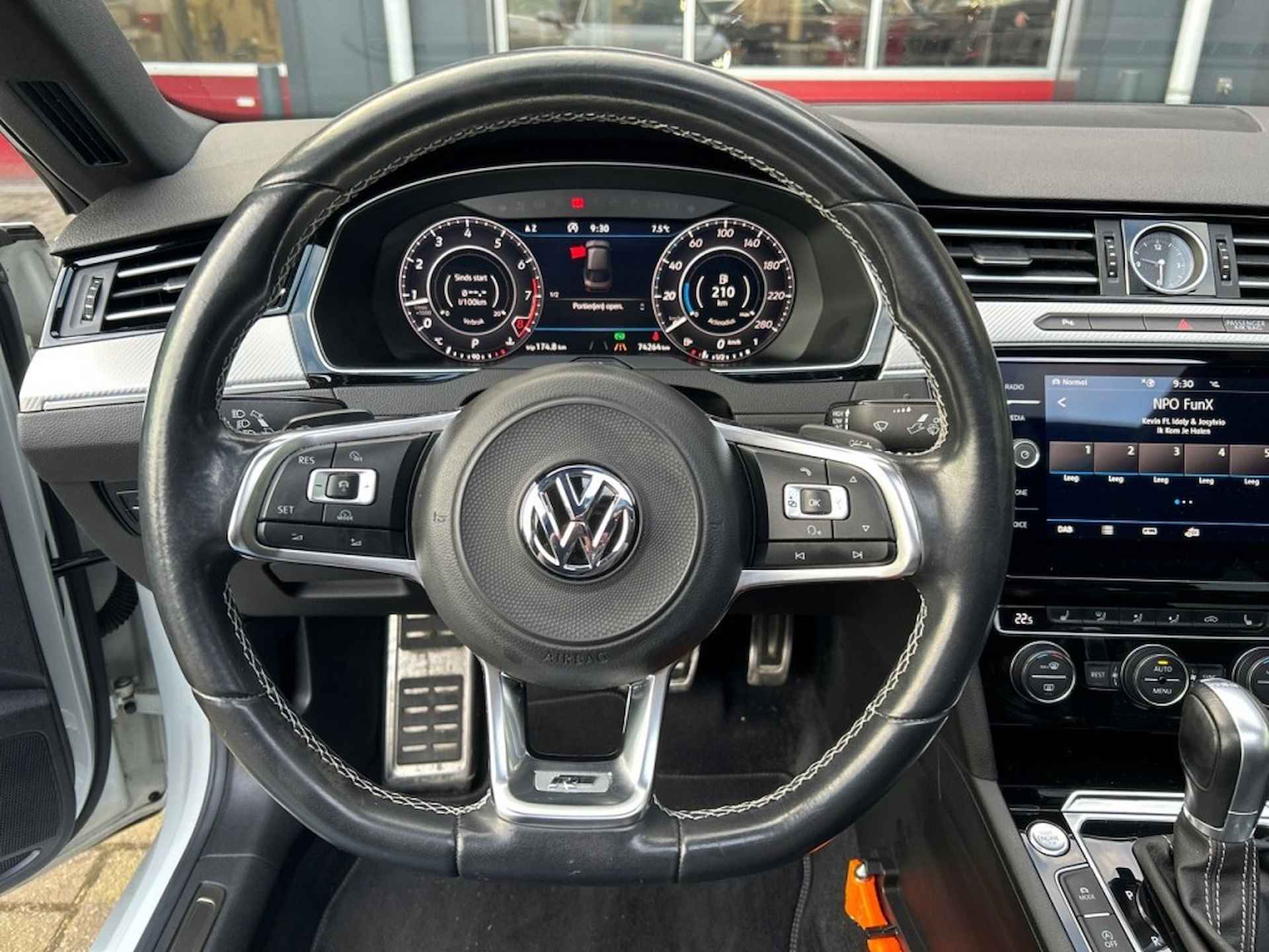 VOLKSWAGEN Arteon 1.5 TSI DSG R-LINE PANO-DAK/TREKHAAK/NAVI/CARPLAY/PDC/STOELVERW - 13/28