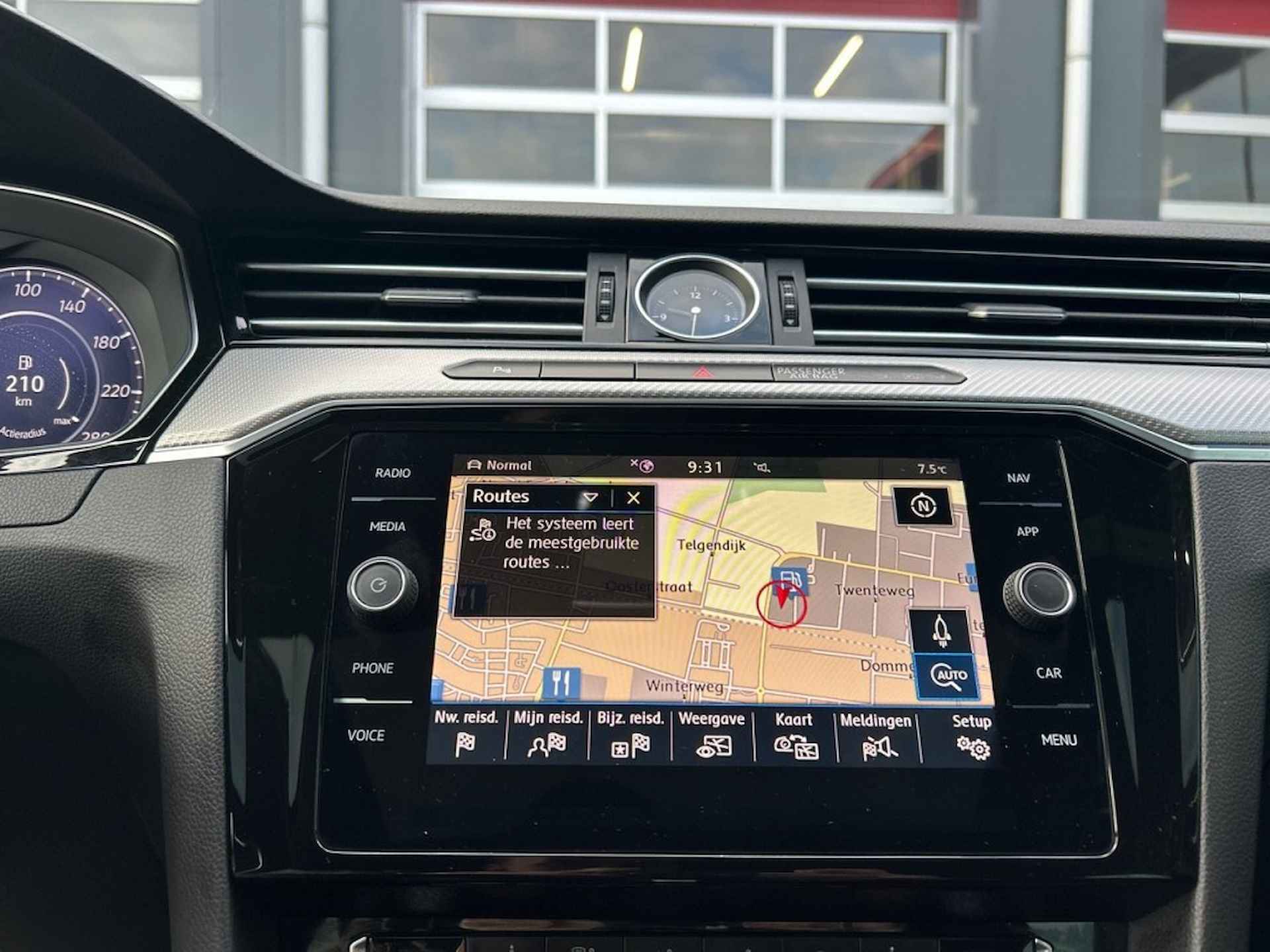 VOLKSWAGEN Arteon 1.5 TSI DSG R-LINE PANO-DAK/TREKHAAK/NAVI/CARPLAY/PDC/STOELVERW - 23/28