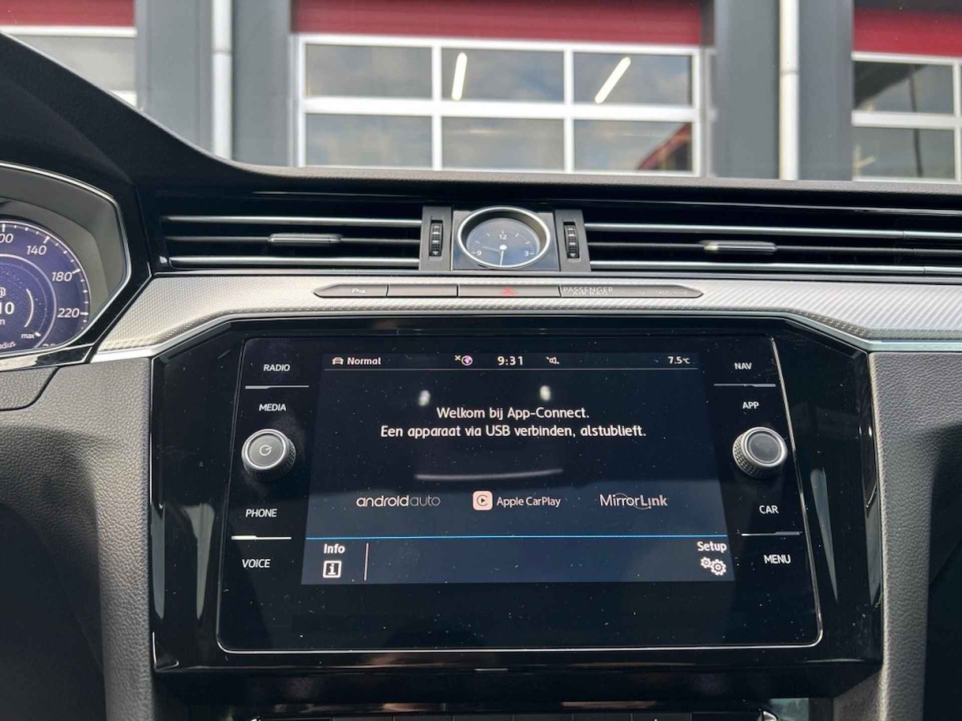 VOLKSWAGEN Arteon 1.5 TSI DSG R-LINE PANO-DAK/TREKHAAK/NAVI/CARPLAY/PDC/STOELVERW - 24/28