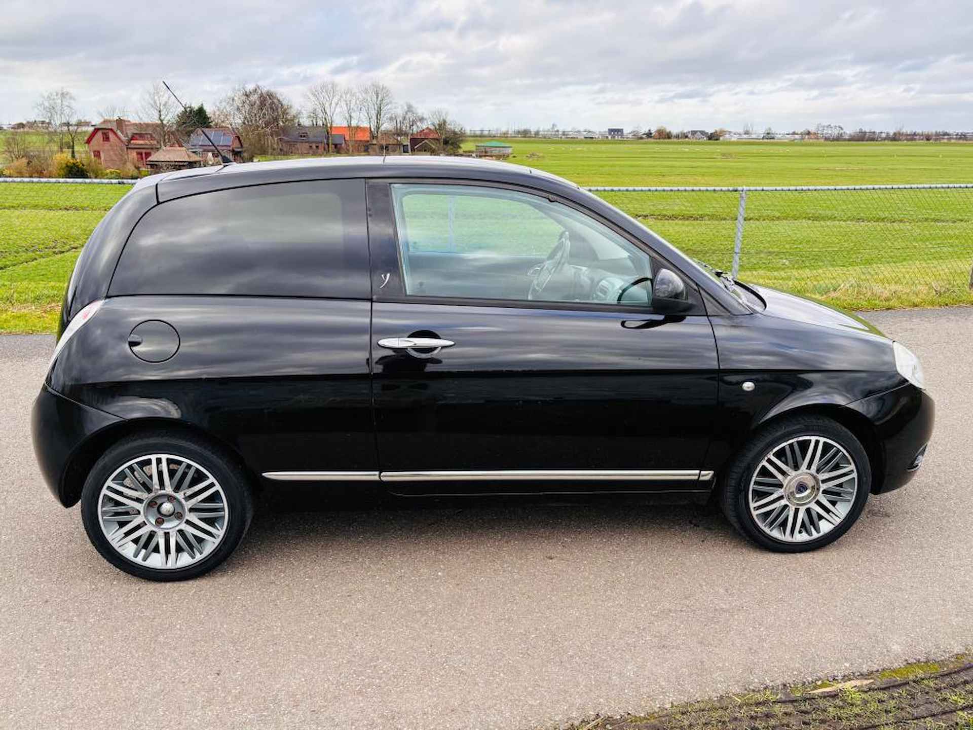 Lancia Ypsilon 1.4 Limited Edition 2010 - 8/15