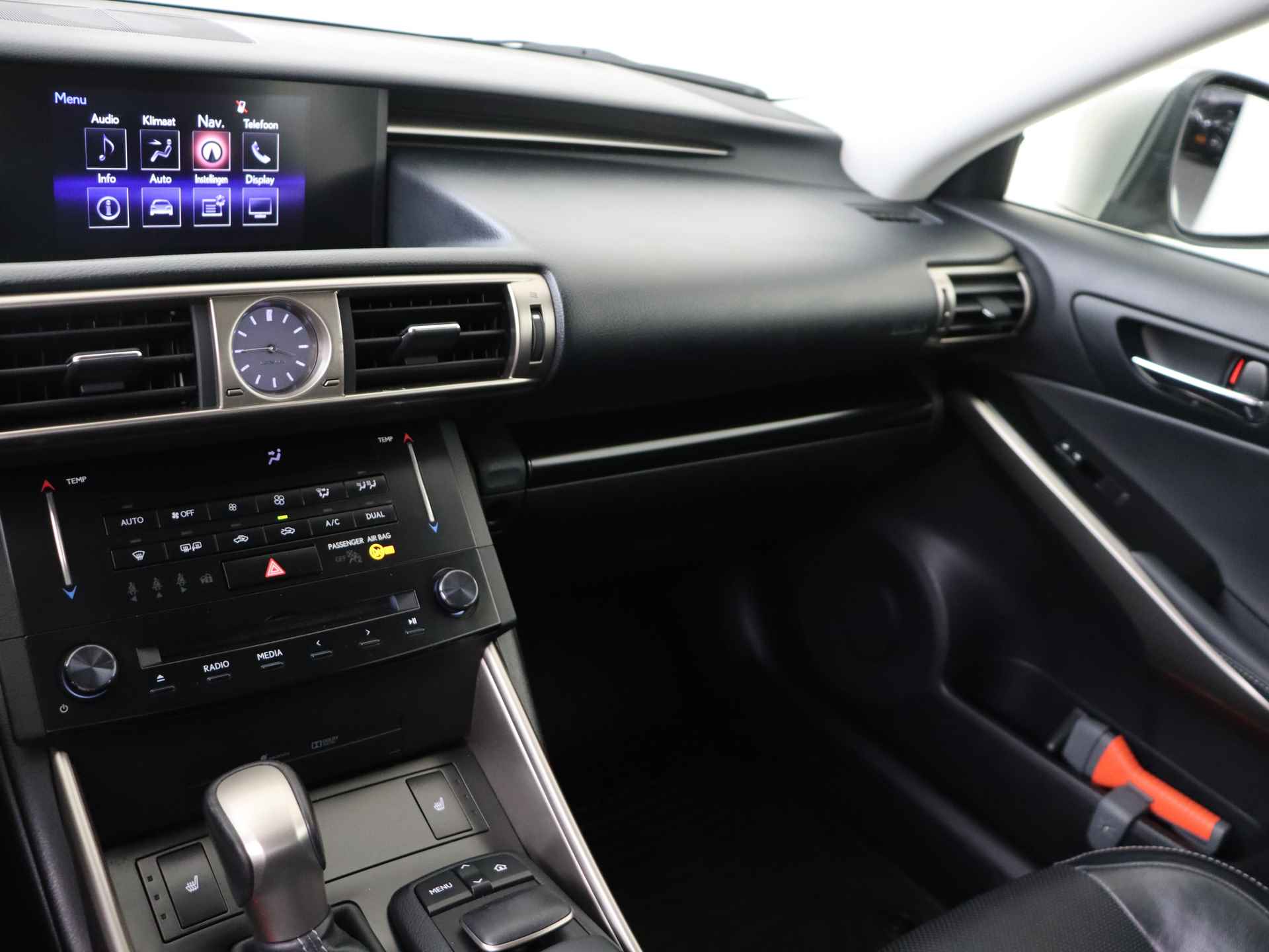 Lexus IS 300h Business Line Pro | Premium Navigatie | Lederen Bekleding | Stoelverwarming | - 7/46