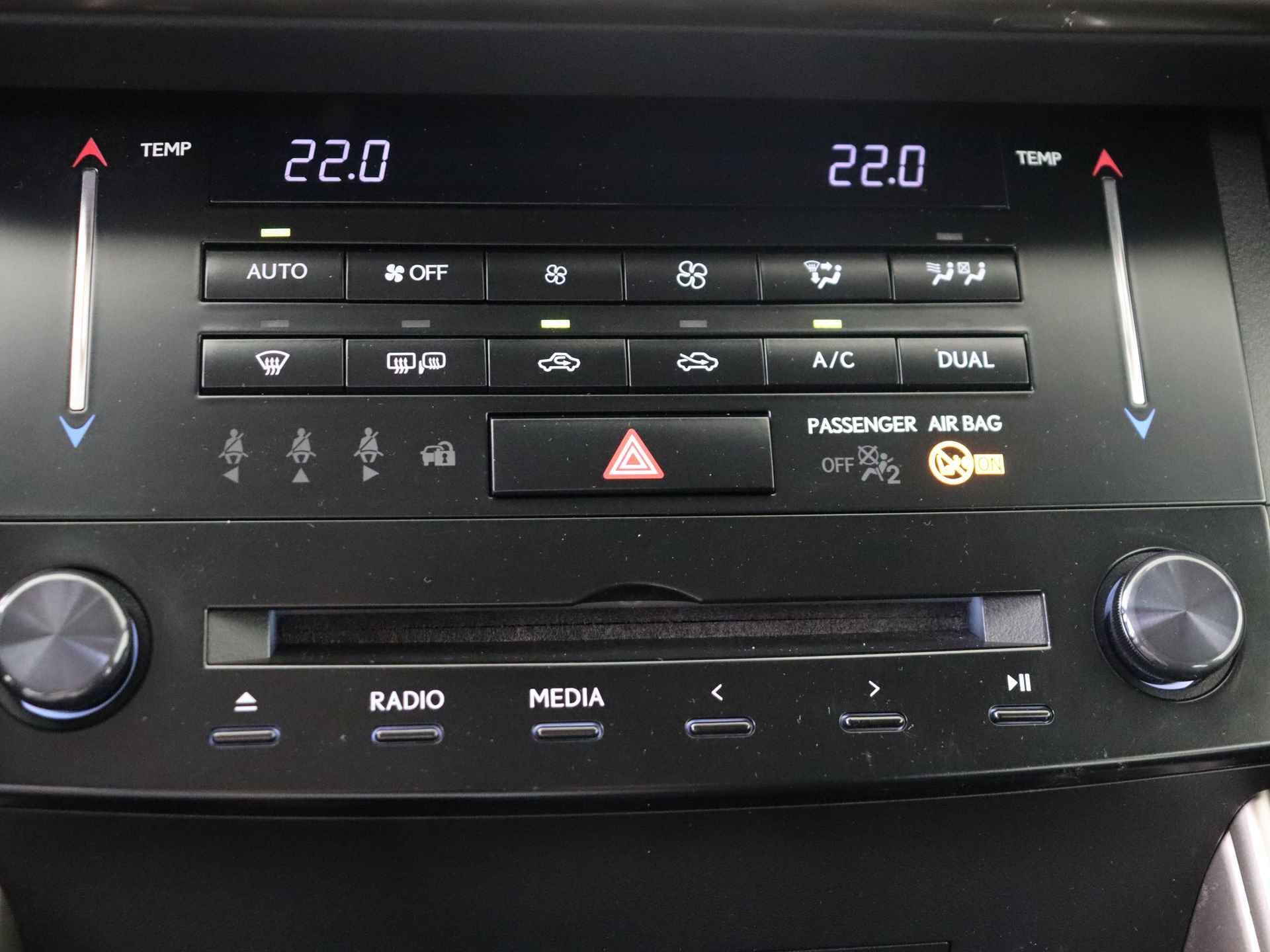 Lexus IS 300h Business Line Pro | Premium Navigatie | Lederen Bekleding | Stoelverwarming | - 11/46