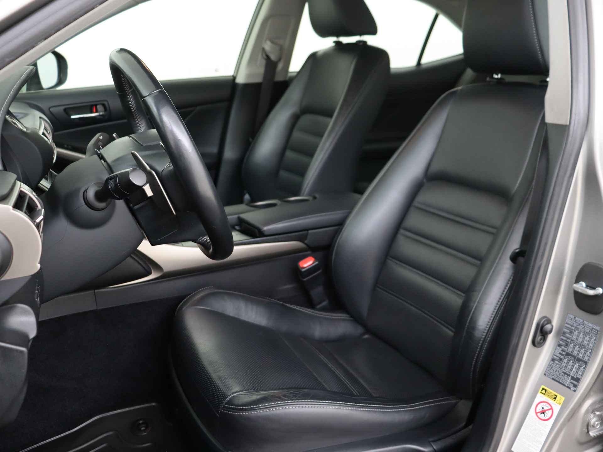 Lexus IS 300h Business Line Pro | Premium Navigatie | Lederen Bekleding | Stoelverwarming | - 19/46