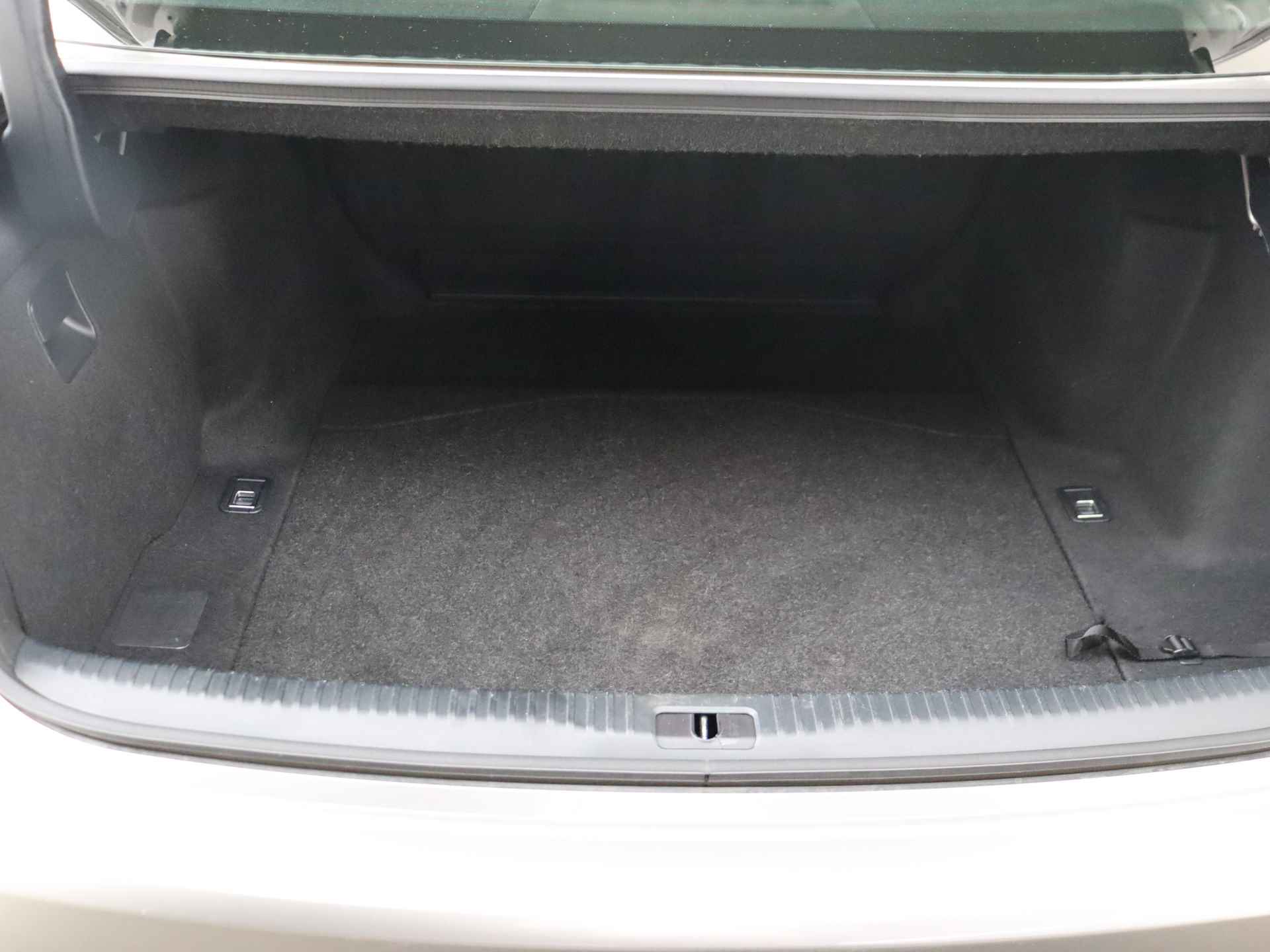 Lexus IS 300h Business Line Pro | Premium Navigatie | Lederen Bekleding | Stoelverwarming | - 40/46