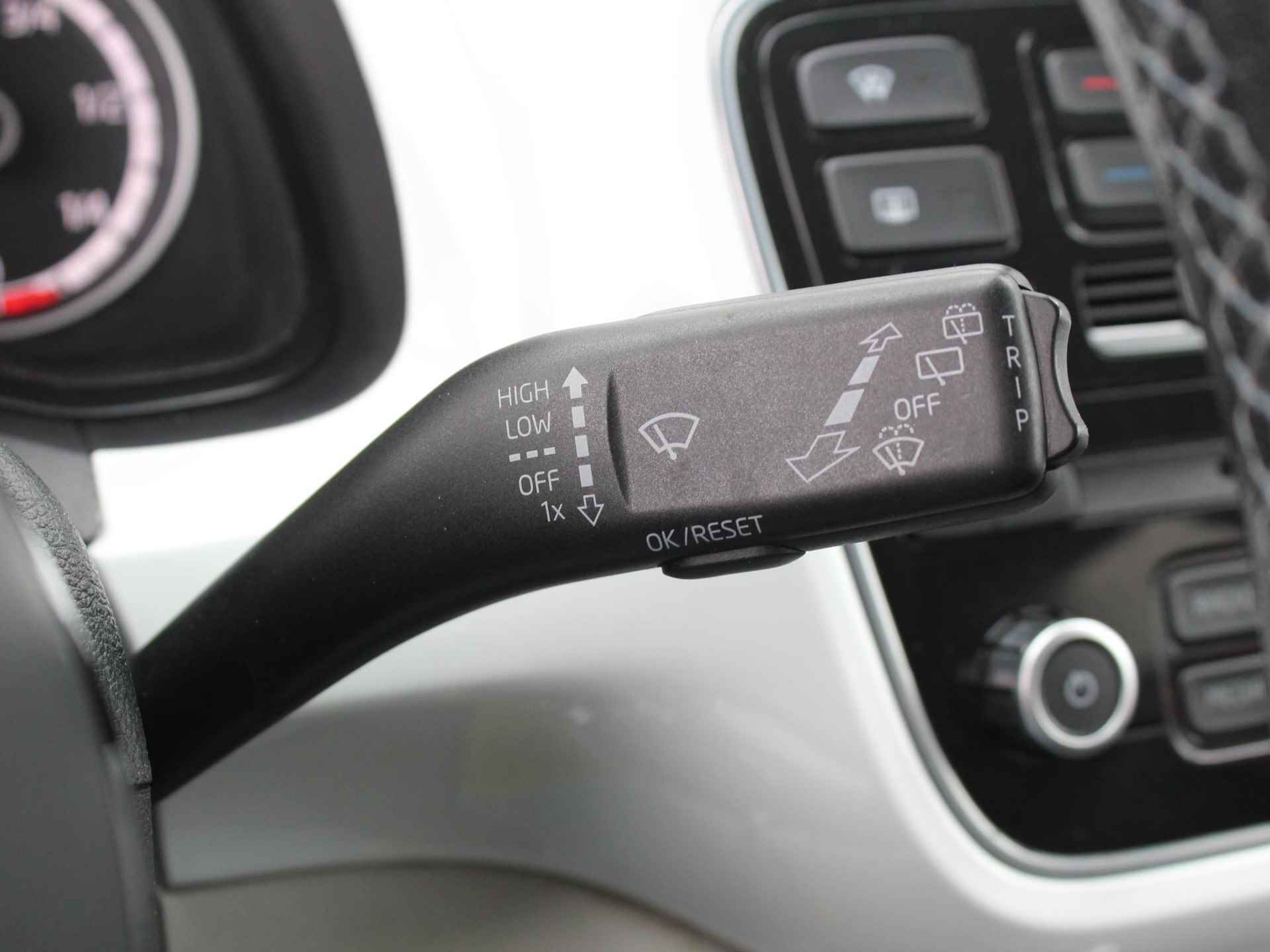 Volkswagen e-Up! e-Up! / Navigatie / Cruise Control / Climate Control / Stoelverwarming voor / Bluetooth / - 28/38