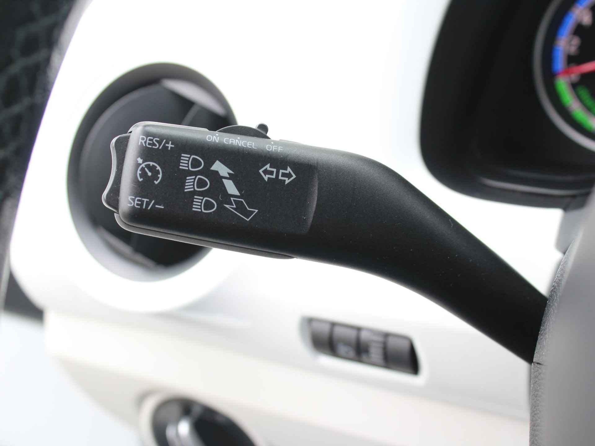 Volkswagen e-Up! e-Up! / Navigatie / Cruise Control / Climate Control / Stoelverwarming voor / Bluetooth / - 29/38