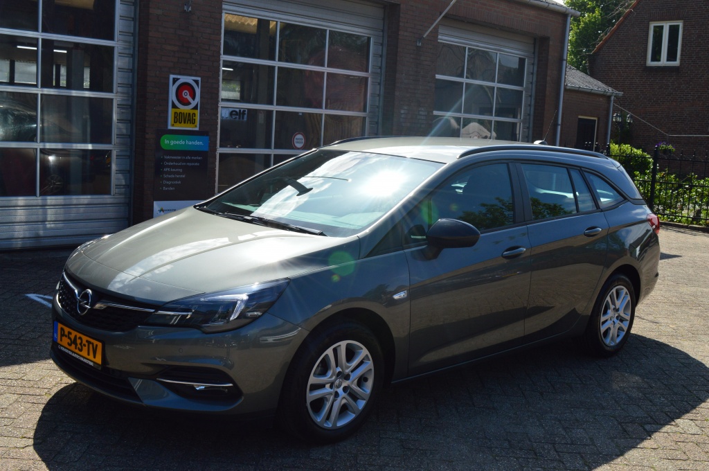 Opel Astra Sports Tourer 1.2 Bns Edition, Navi, Pdc, Camera bij viaBOVAG.nl