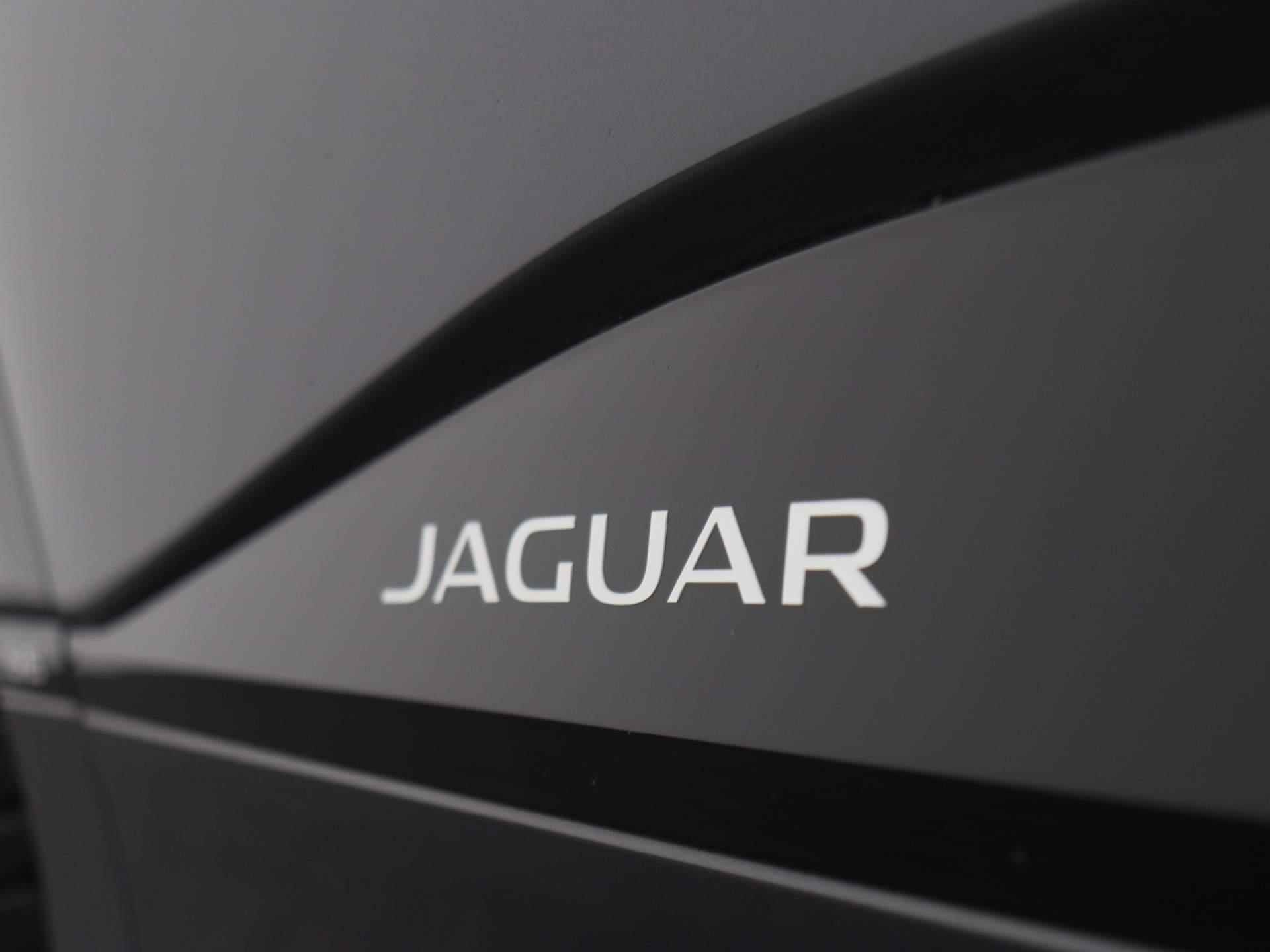 Jaguar I-PACE EV400 SE 90 kWh | LUCHTVERING | STUURVERWARMING | LEDER | MERIDIAN AUDIO | ELEKTRISCHE STOELEN MET GEHEUGEN | VERWARMBARE ACHTERBANK | TREKHAAK | 360 CAMERA | ELEKTRISCHE ACHTERKLEP | APPLE CARPLAY | ANDOID AUTO | VERWARMBARE/VERKOELDE VOORSTOELEN | PARKEERSENSOREN | KEYLESS ENTRY + START | ADAPTIVE CRUISE CONTROL | CLIMATE CONTROL | PANORAMADAK | PAKEERASSISTENT | - 40/44