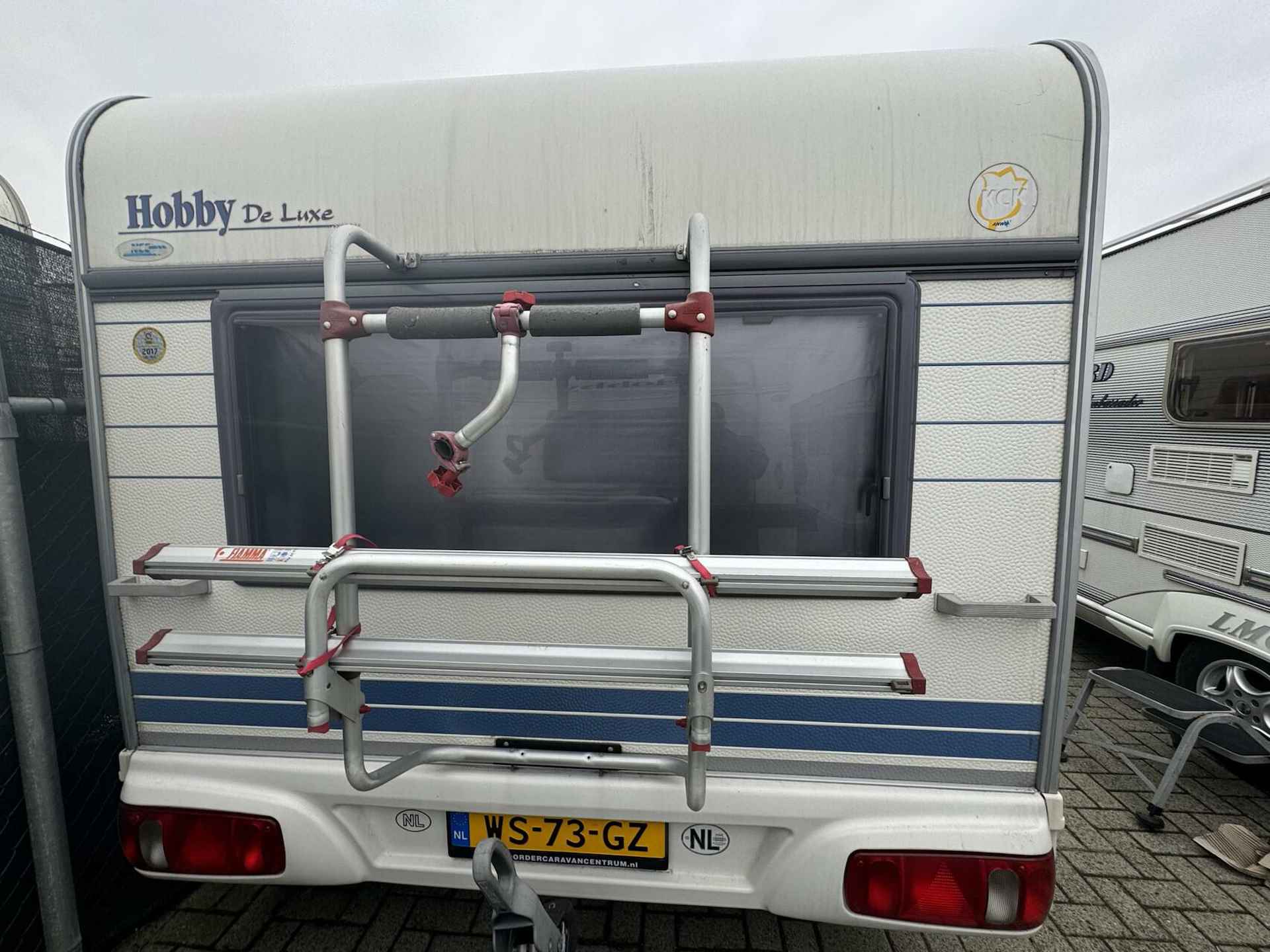 HOBBY DE LUXE 450 DWARSBED + RONDZIT + VOORTENT - 5/15