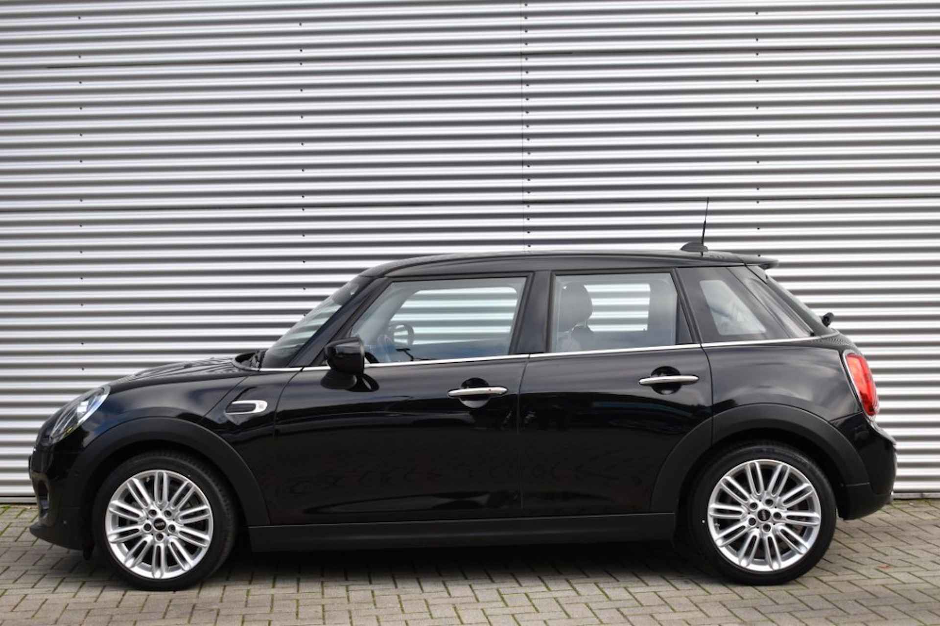 MINI Cooper 1.5 COOPER / ECC / PDC V+A / KEYLESS / SPORTSTOELEN - 2/37