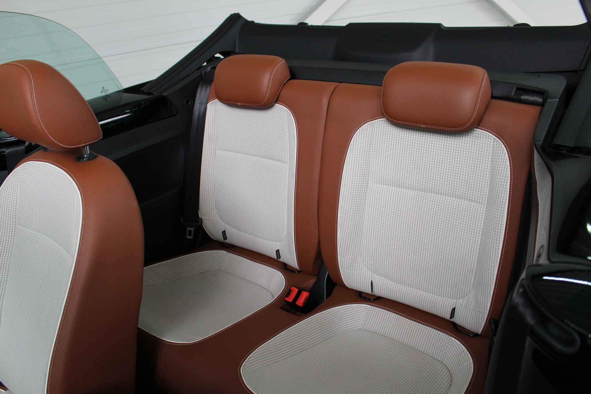 Volkswagen Beetle Cabriolet 1.2 TSI DSG CUP Android Auto / Apple Carplay | Xenon | 18" Velgen | - 7/29