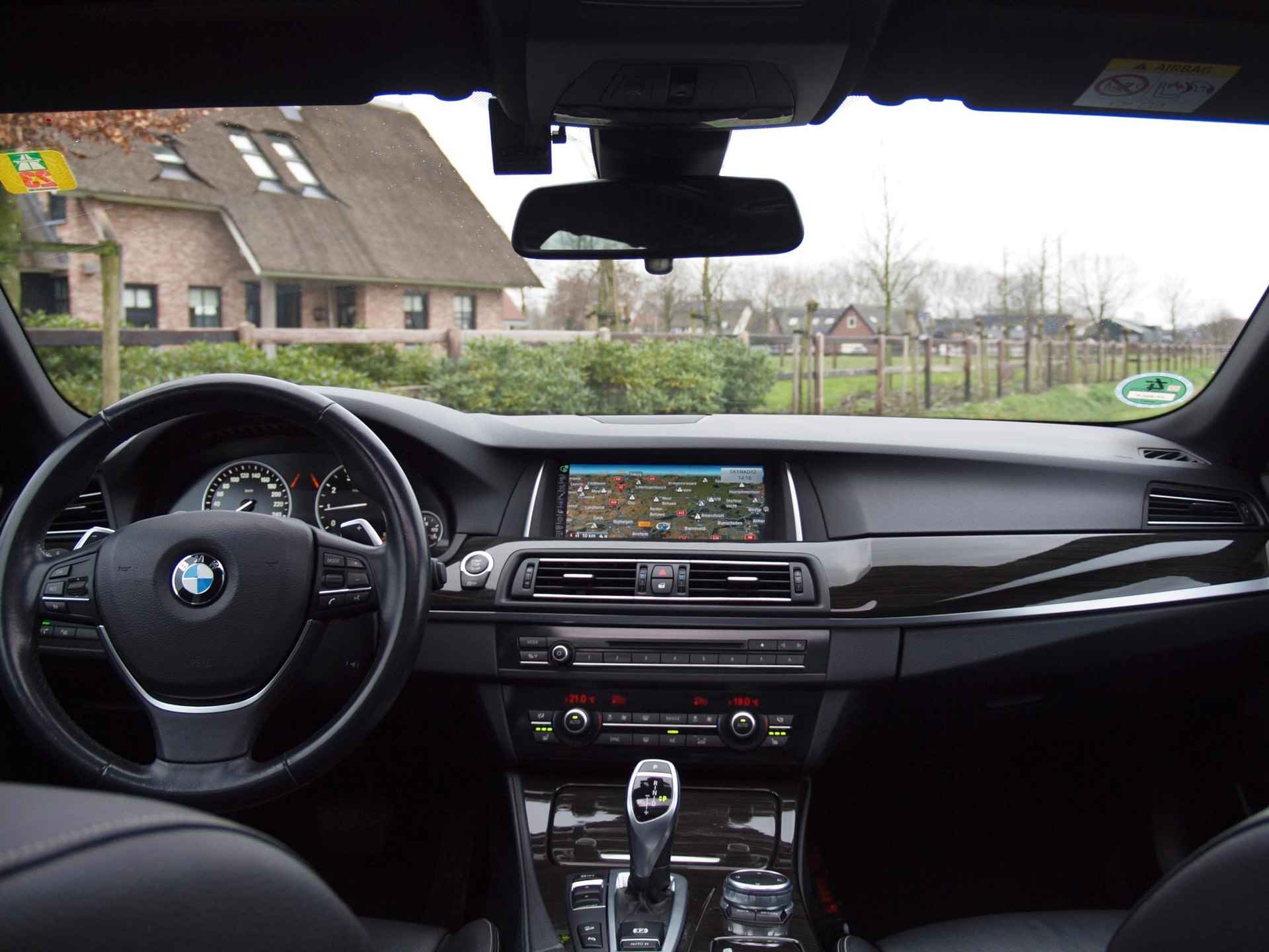 BMW 5-serie Touring 535xi M Sport Edition High Executive | Panoramadak | Harman Kardon | Trekhaak | Camera | Full option | - 3/42