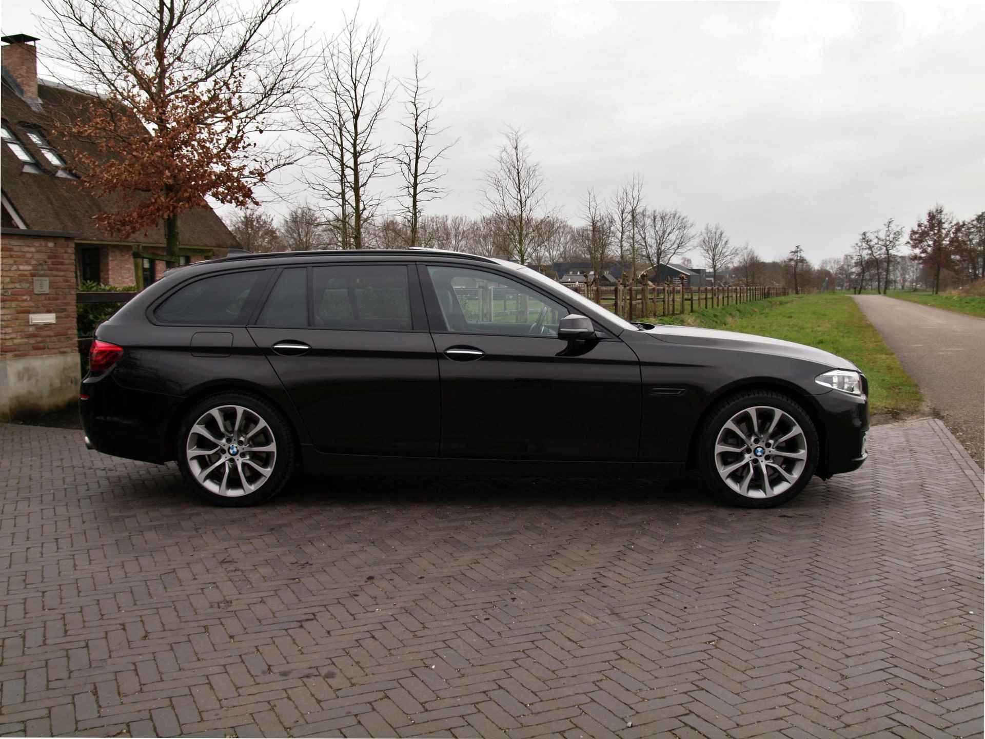 BMW 5-serie Touring 535xi M Sport Edition High Executive | Panoramadak | Harman Kardon | Trekhaak | Camera | Full option | - 9/42