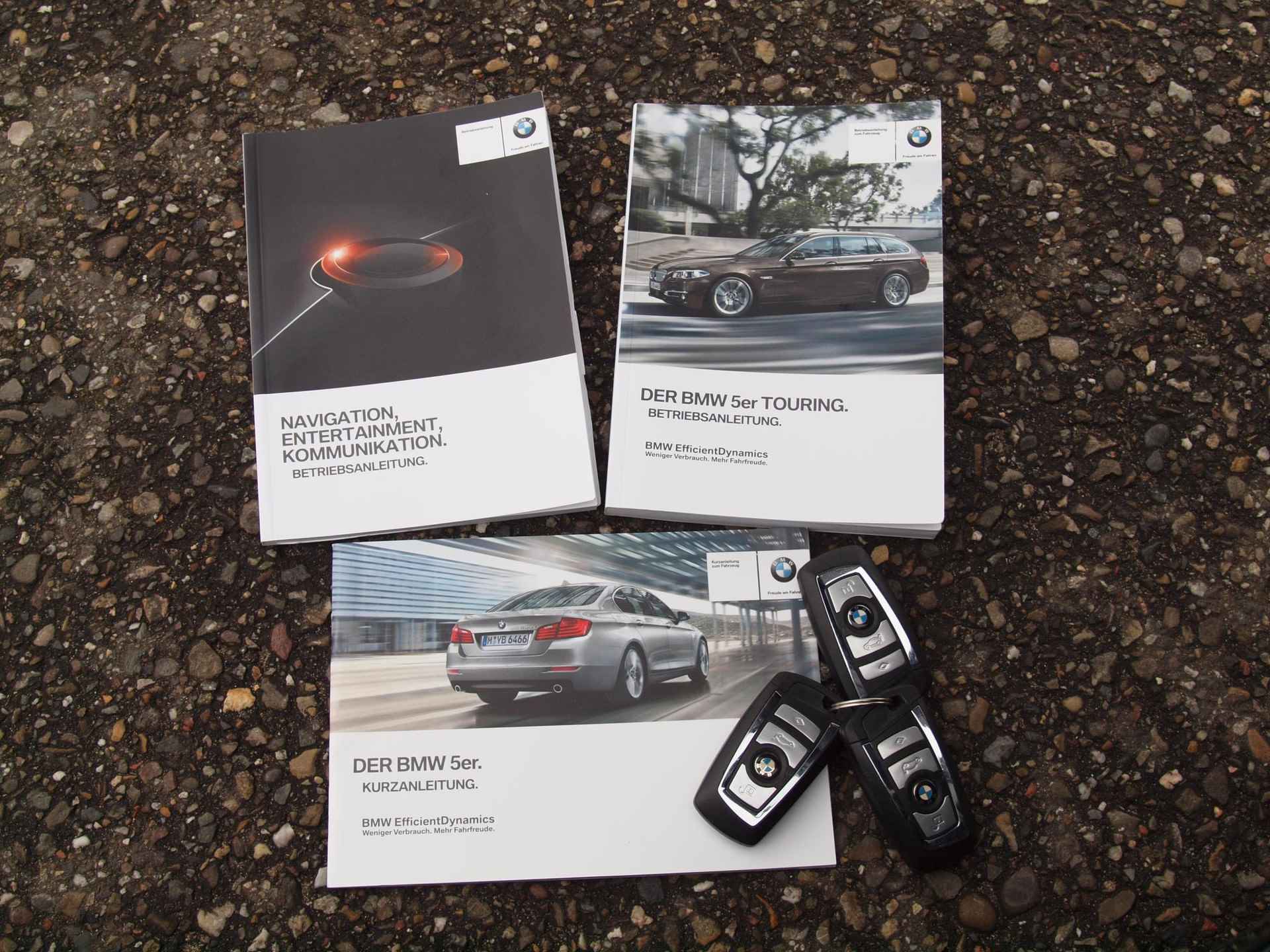 BMW 5-serie Touring 535xi M Sport Edition High Executive | Panoramadak | Harman Kardon | Trekhaak | Camera | Full option | - 41/42