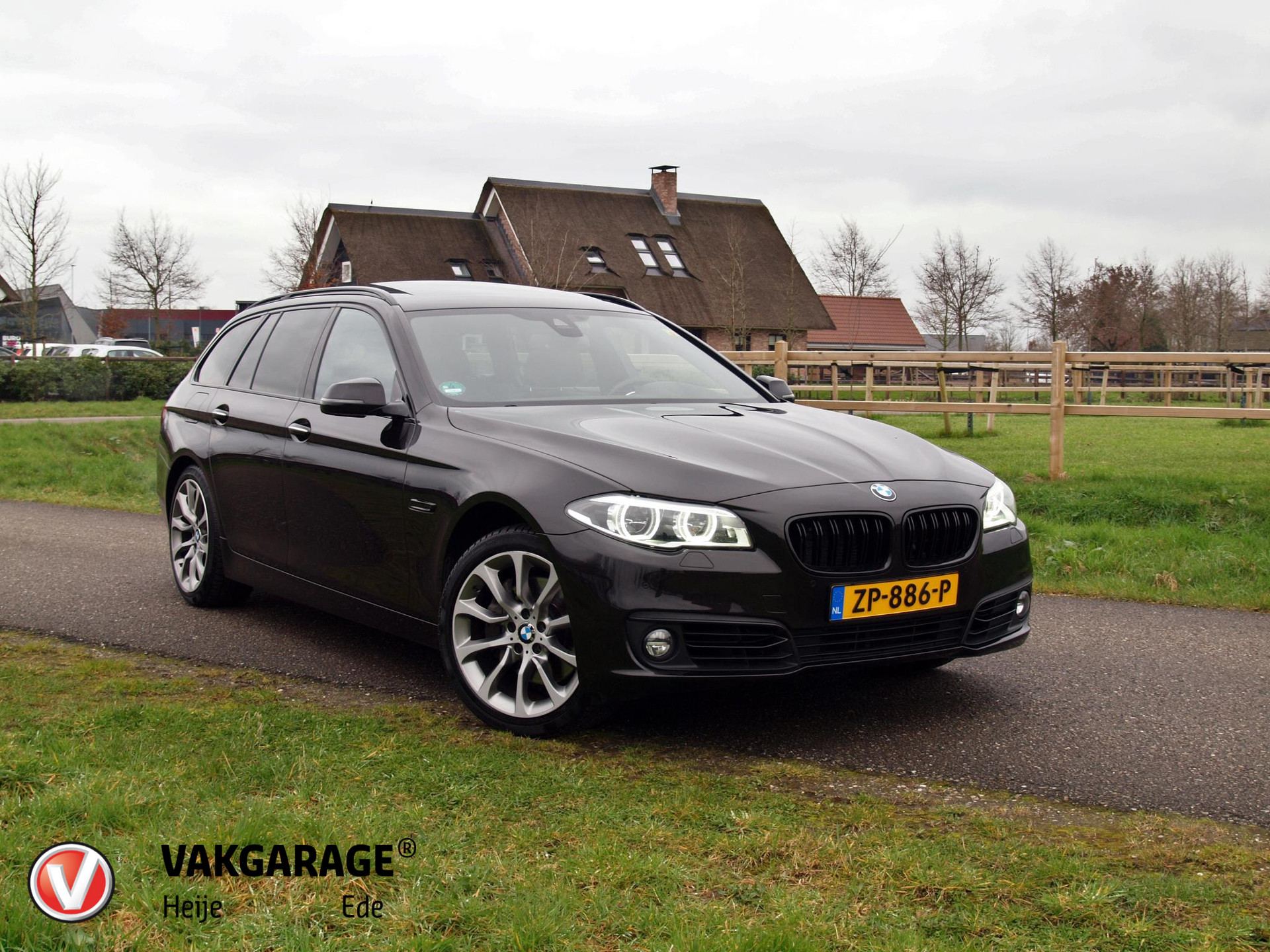 BMW 5-serie Touring 535xi M Sport Edition High Executive | Panoramadak | Harman Kardon | Trekhaak | Camera | Full option | bij viaBOVAG.nl