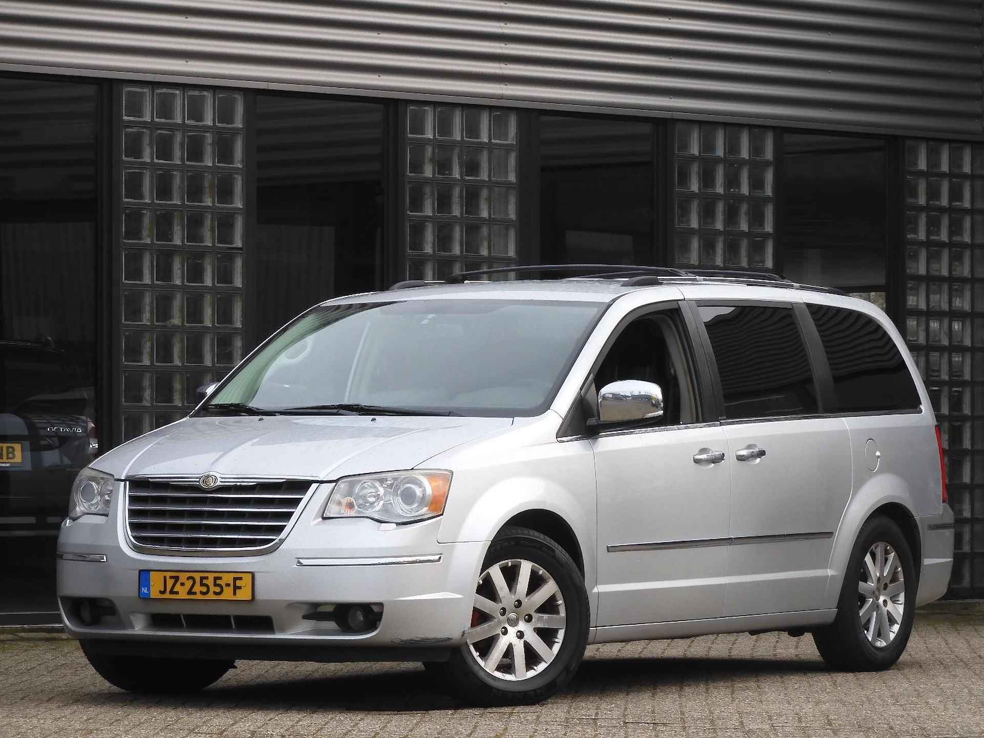 Chrysler Grand Voyager 3.8 V6 STOW & GO / LEES TEKST - 2/19