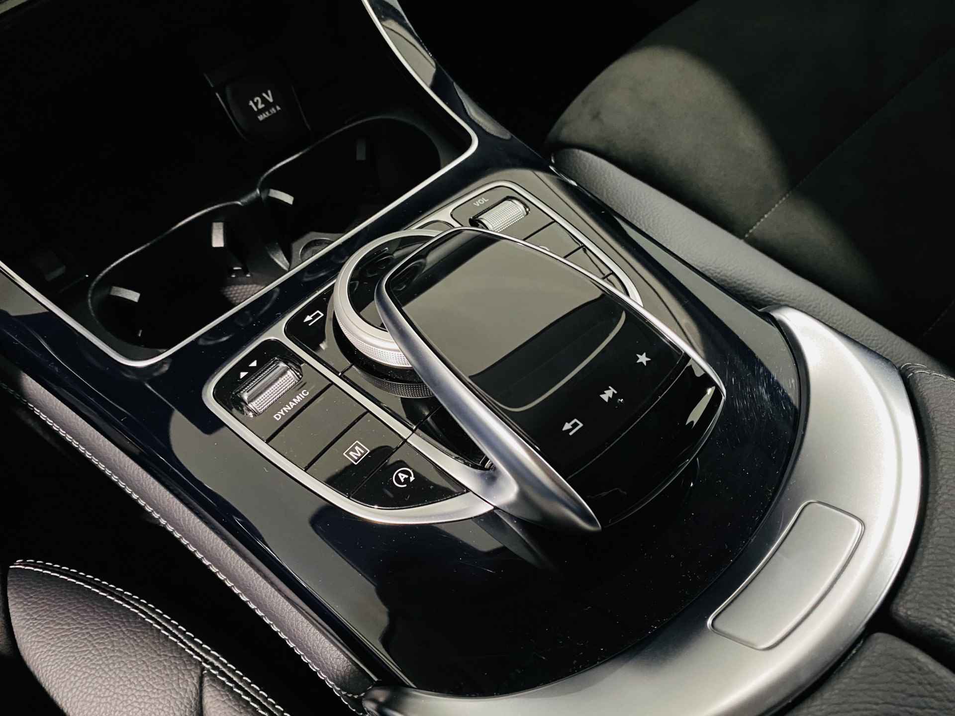 Mercedes-Benz GLC 250 4MATIC AMG // 20" Multi-Spaak Velgen // Lane Assist // Privacy Glas // LED Koplampen // Touchpad // Navigatie // Parkeerpilo - 8/36