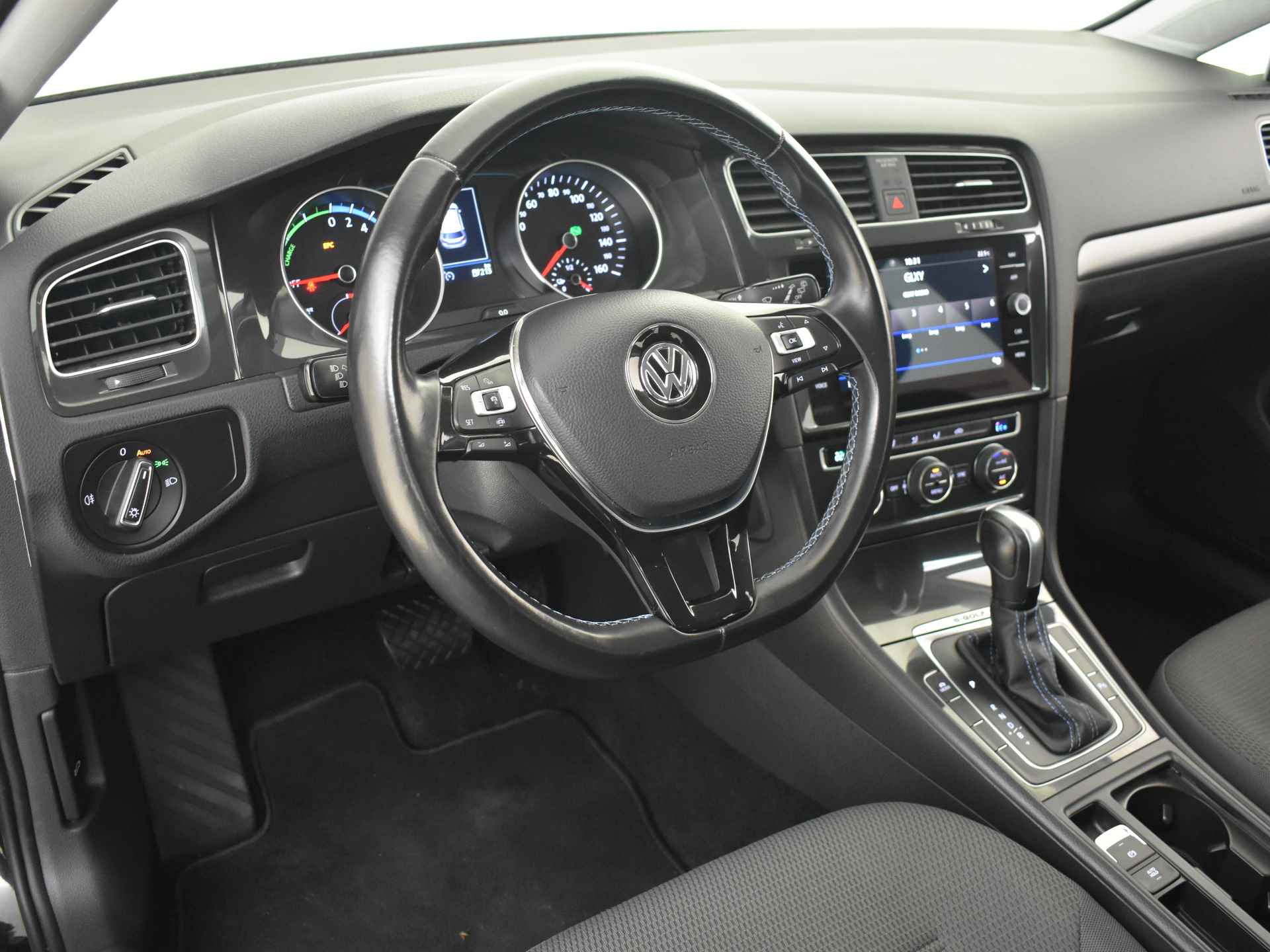 Volkswagen e-Golf E-DITION 136pk | Adaptief cruise control | Navigatie | 100%dealeronderhouden | 1e eigenaar | Led koplampen | Parkeersensoren ach - 29/37