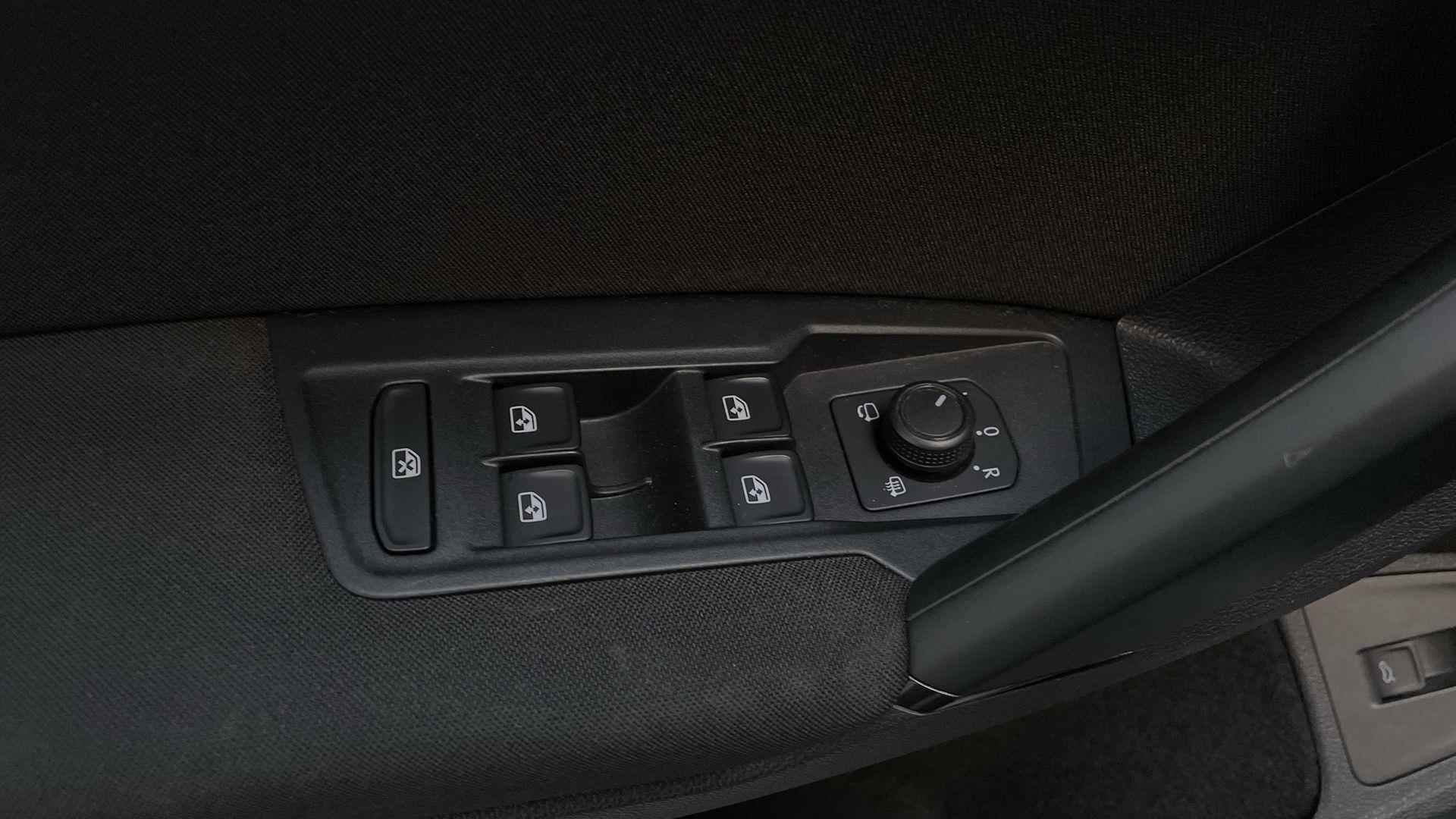 Volkswagen Tiguan 1.5 TSI 150pk DSG ACT Comfortline Business Navigatie Trekhaak Parkeersensoren - 25/26