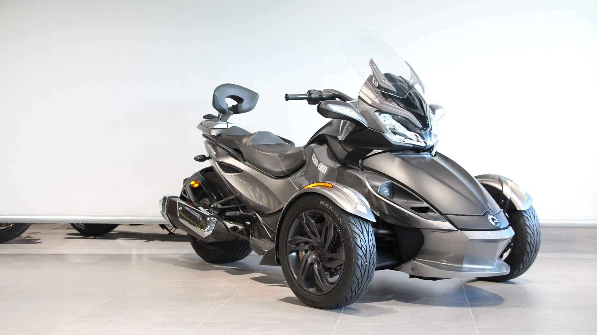 CAN-AM SPYDER ST SE5 - 1/14