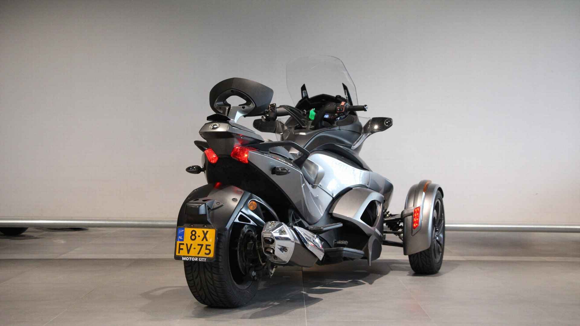 CAN-AM SPYDER ST SE5 - 8/14