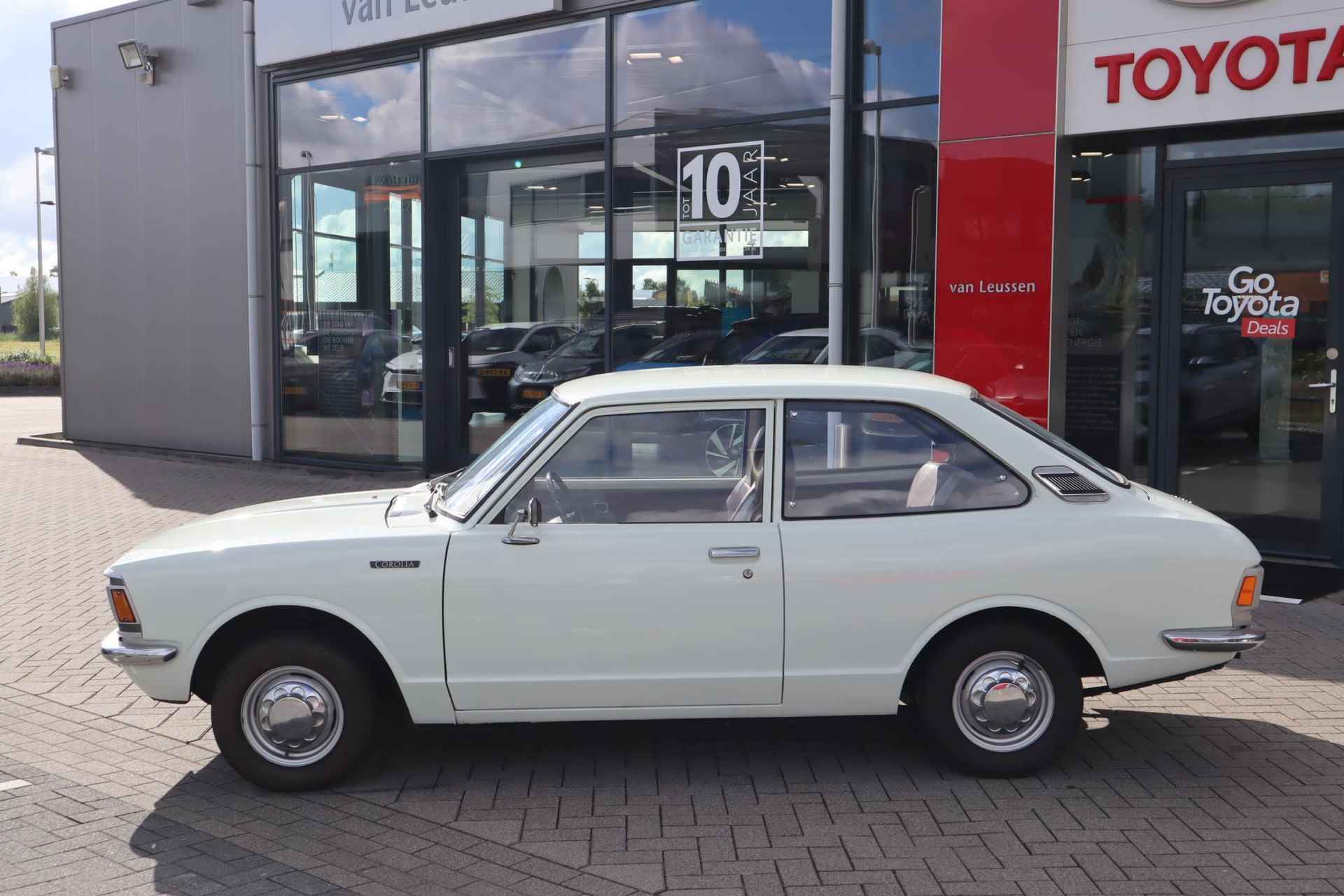 Toyota Corolla 1.2 DE LUXE SEDAN AUTOMAAT  2E GENERATIE COROLLA E20 - 2/19