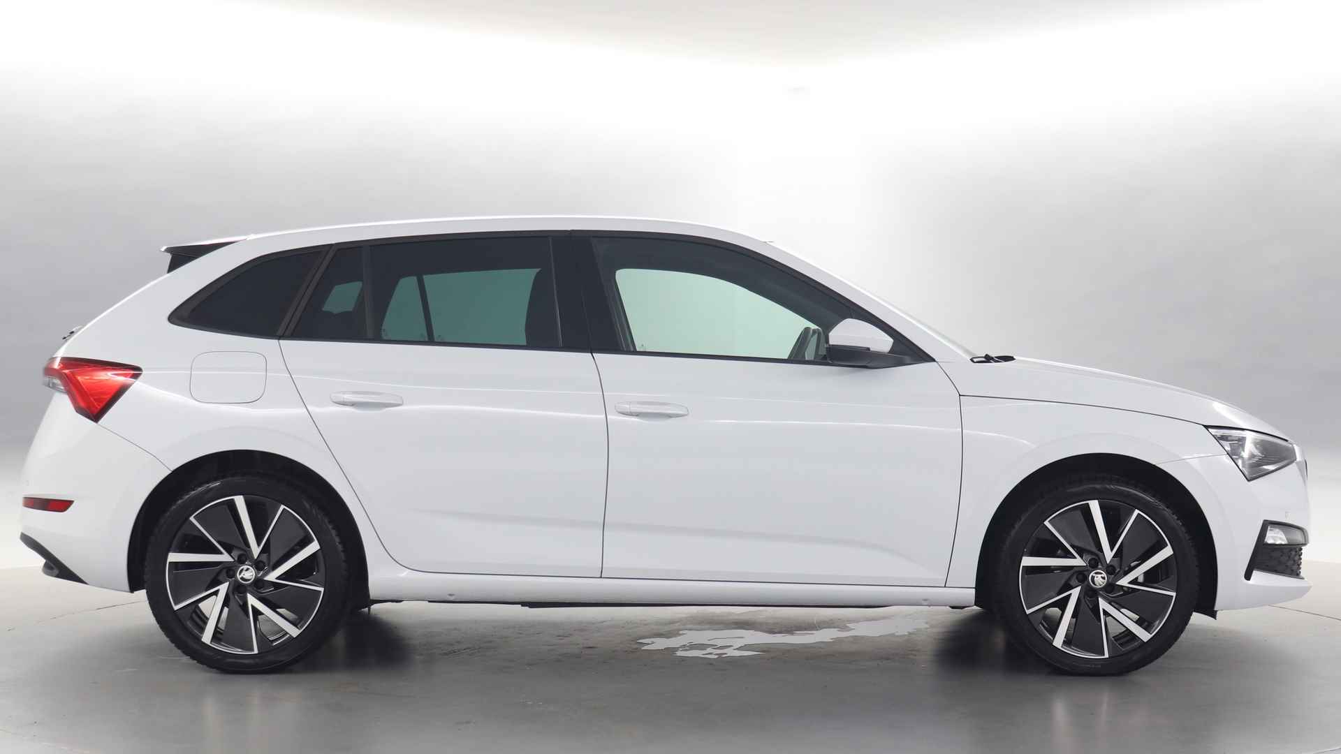 Škoda Scala 1.0 TSI 110pk Sport Business / Panoramadak / Navi via Apple Carplay / LED - 10/35