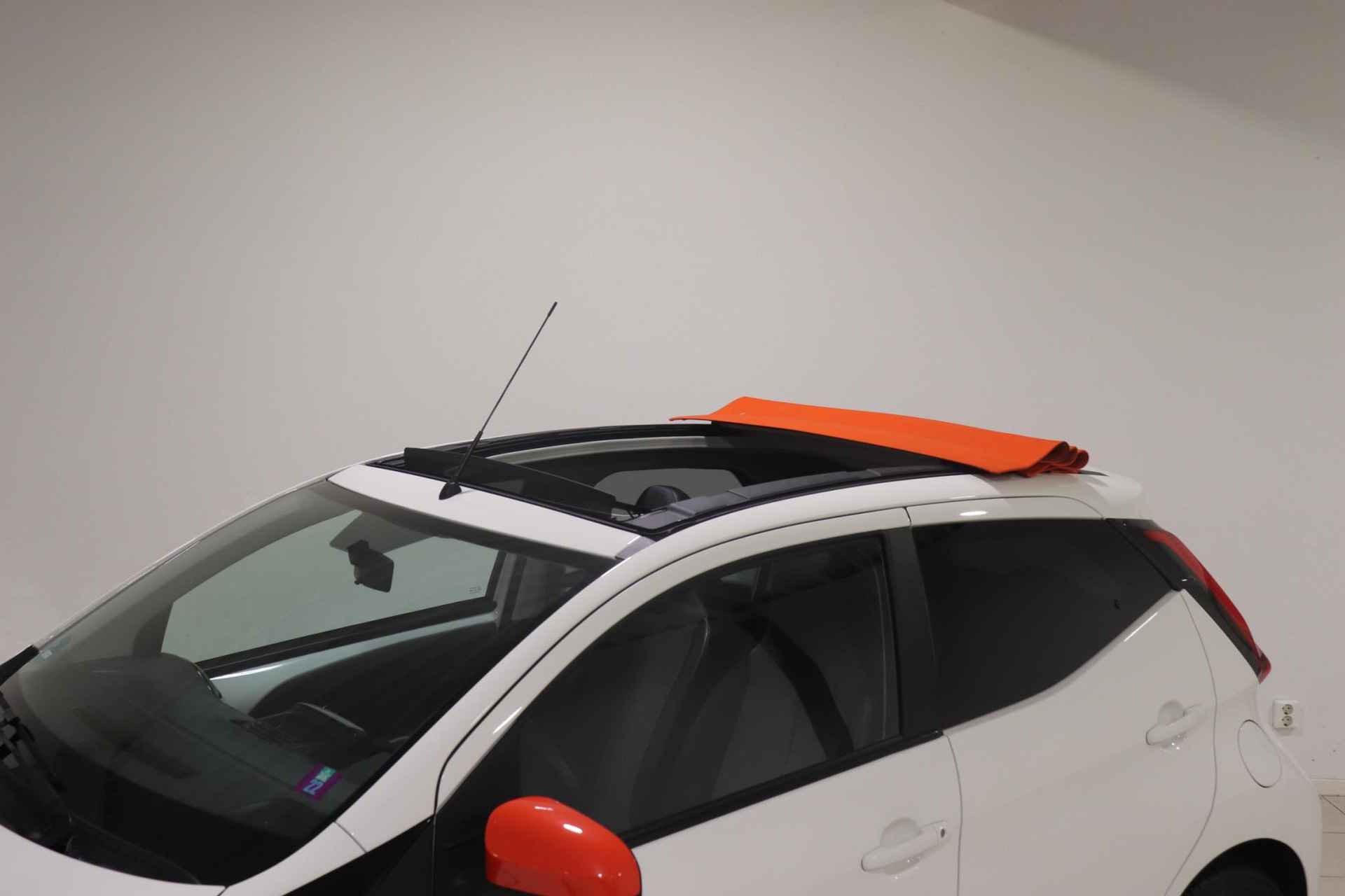 Toyota Aygo 1.0 VVT-i x-otic, Apple Carplay/Android auto, Cabrio, Camera, Dealer onderhouden! - 7/39